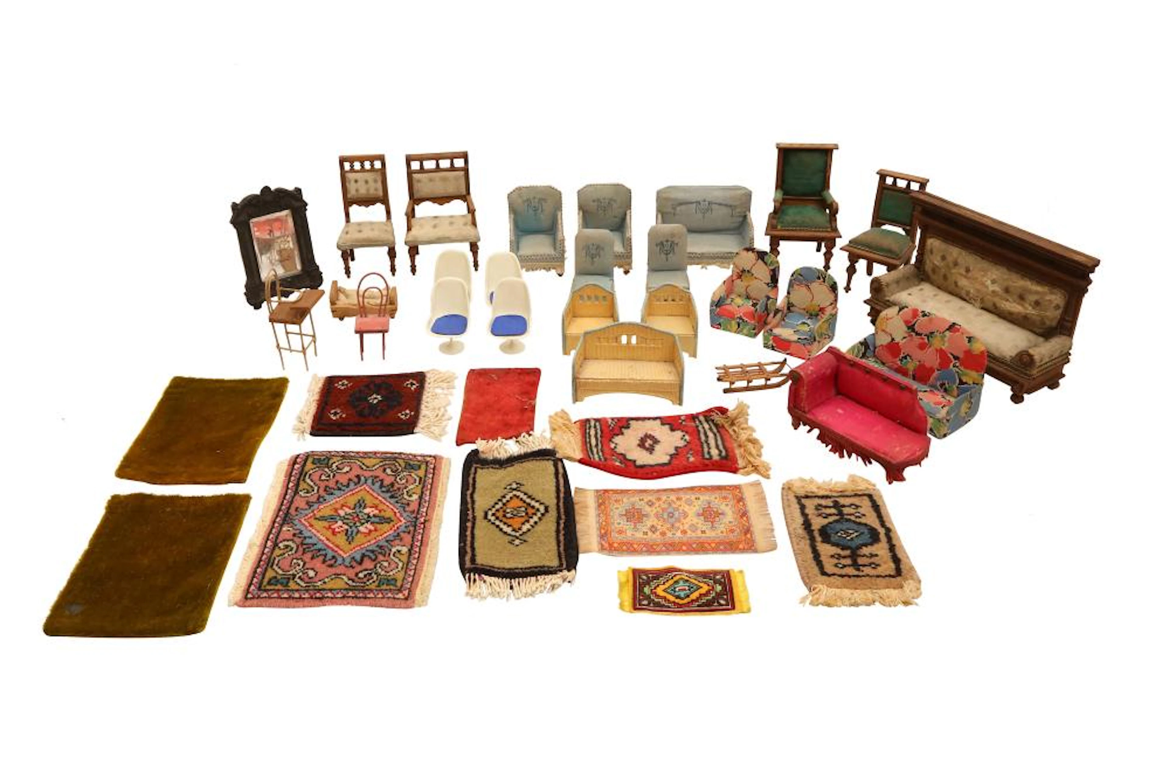 A COLLECTION OF DOLLS HOUSE FURNISHINGS