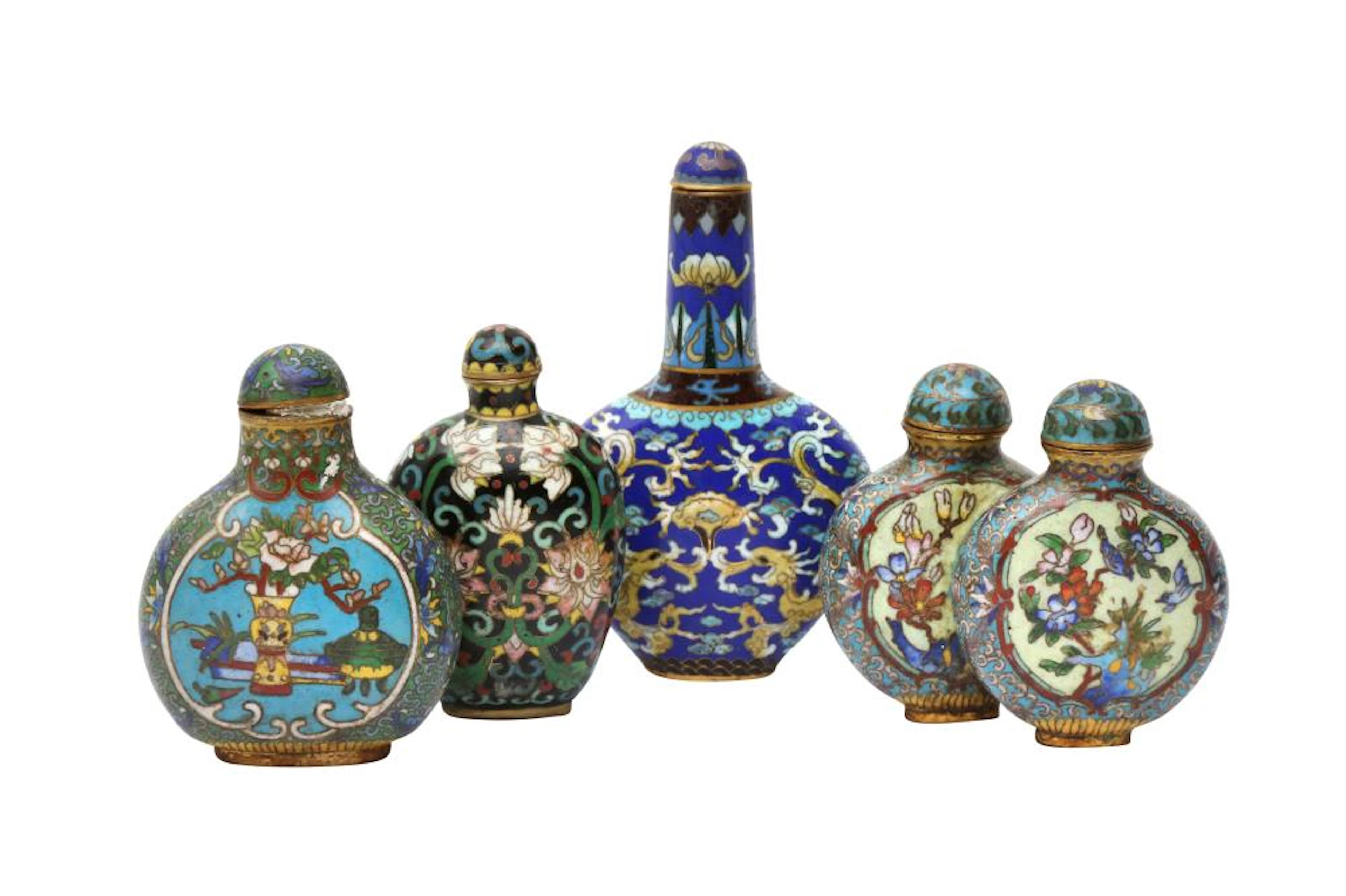 A GROUP OF FOUR CHINESE CLOISONNÉ ENAMEL SNUFF BOTTLES