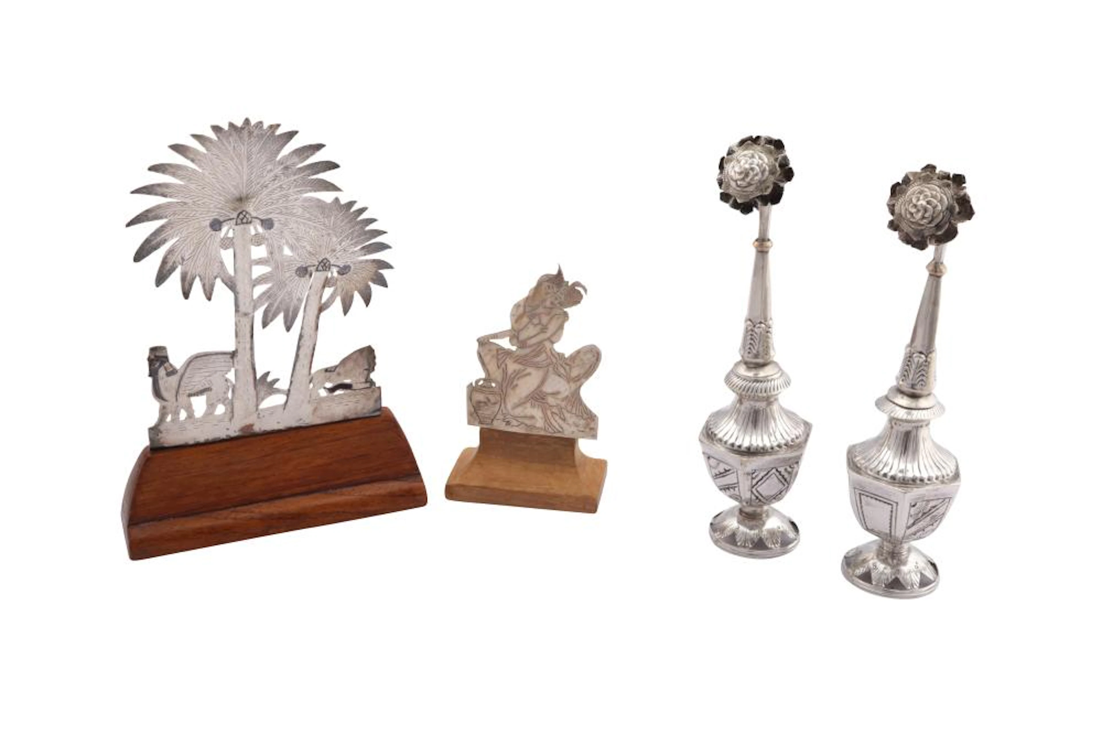 A MID ? 20TH CENTURY IRAQI SILVER AND NIELLO DESK ORNAMENT