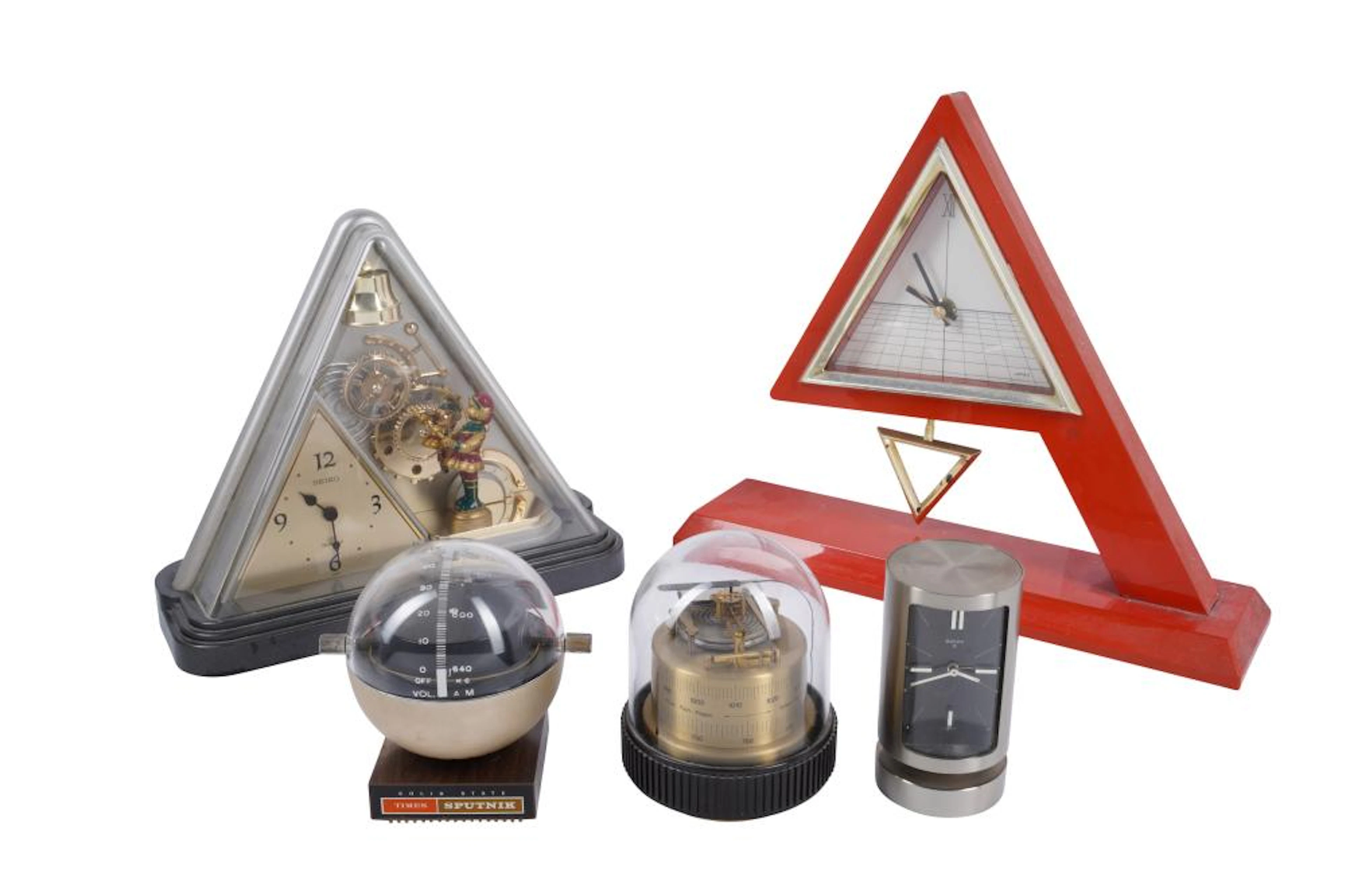 A GROUP OF CONTEMPORARY CLOCKS