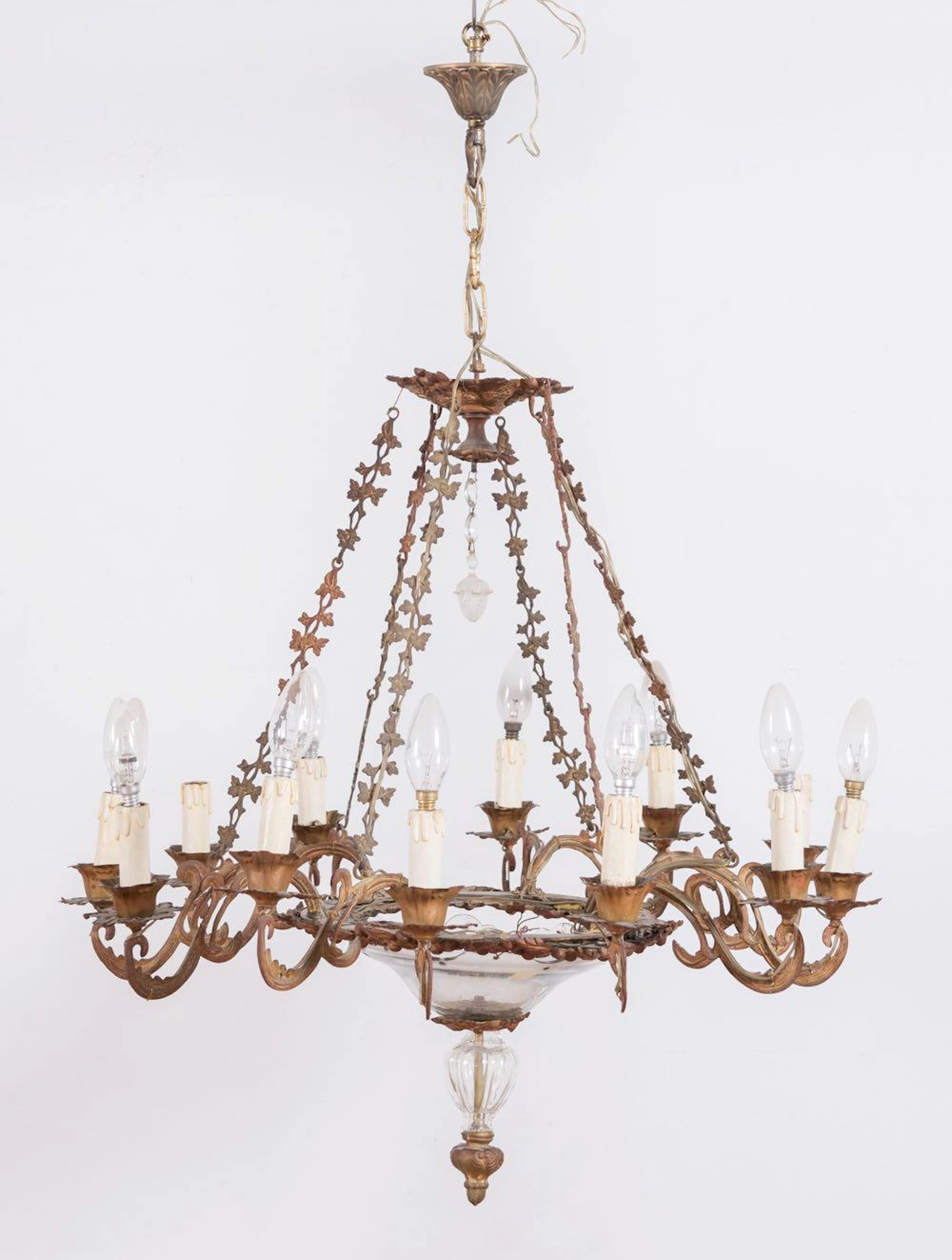 Lampadario in bronzo e cristallo, seconda metà del XIX secolo.