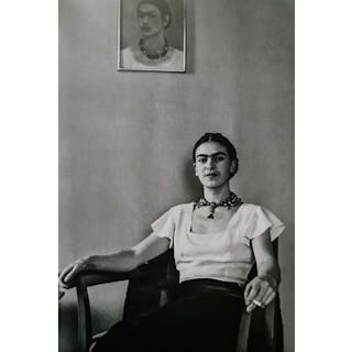 Frida Kahlo, Seated in front of self portrait, 1933