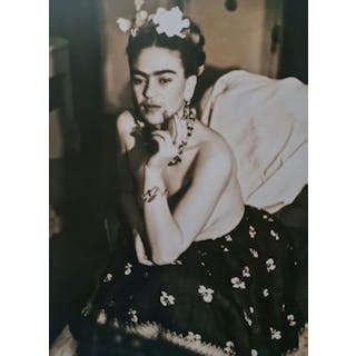 Frida Kahlo, Topless seated