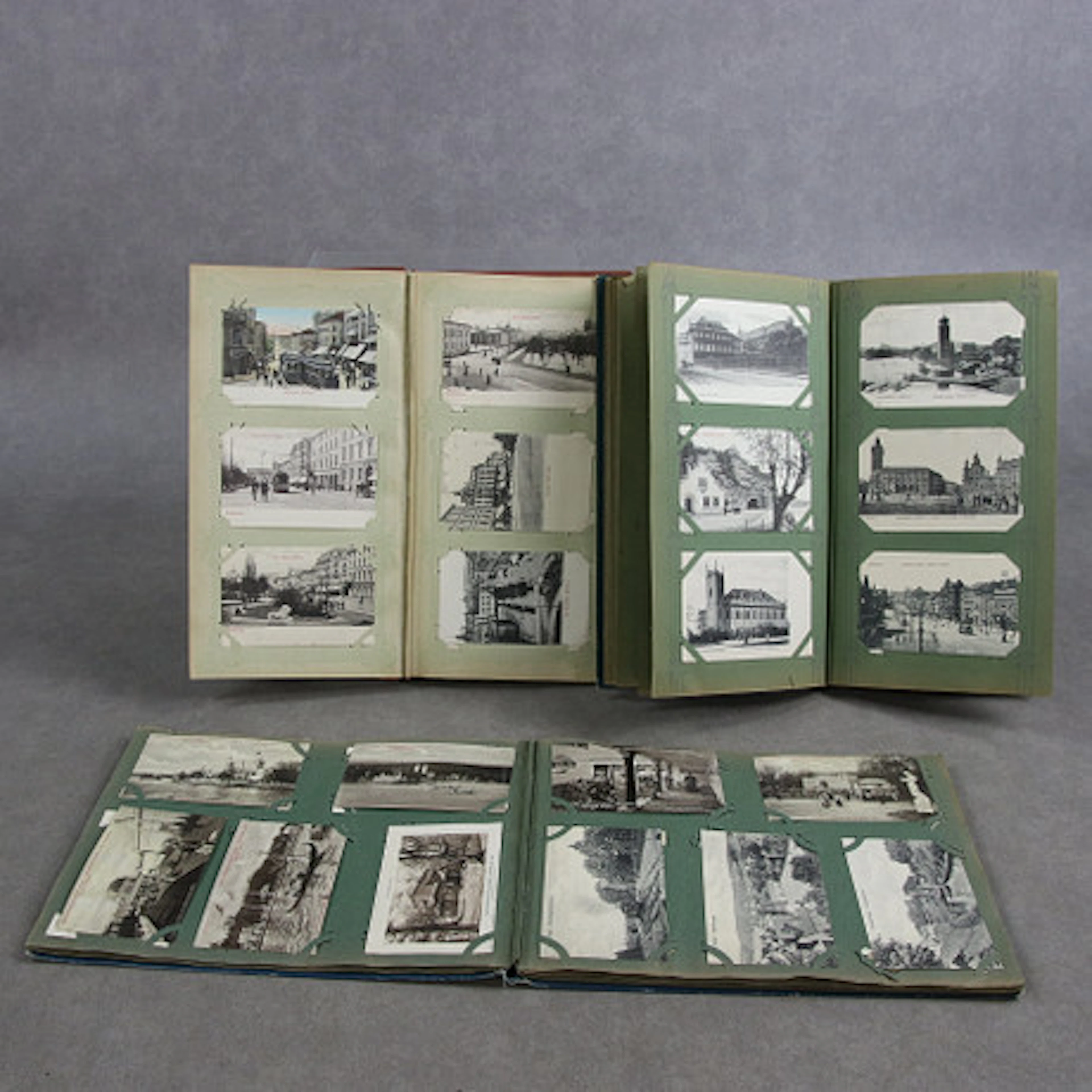 ALBUM, 3 st. stort antal vykort, oskrivna,…