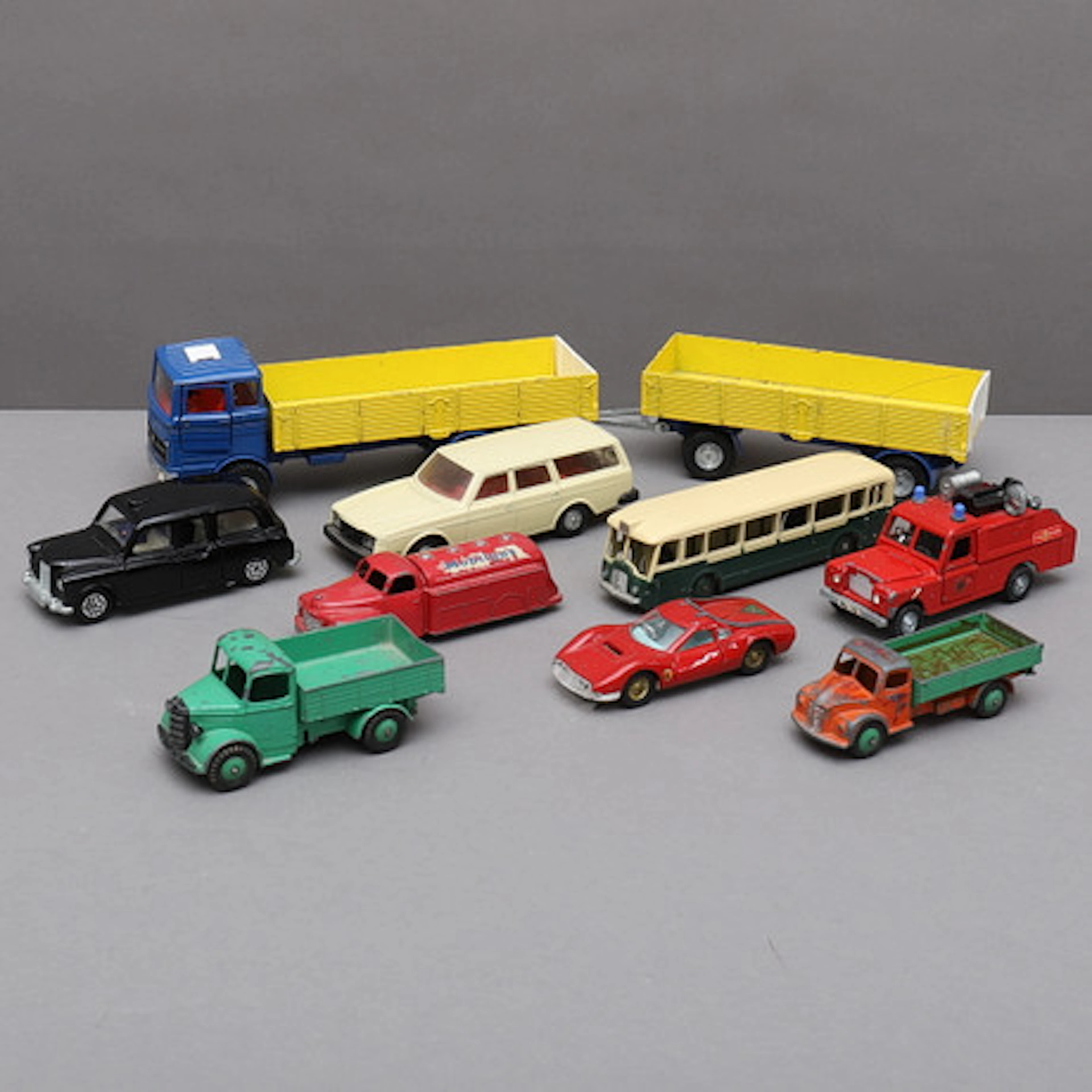 LEKSAKSBILAR, 9 st, Dinky toys, England.