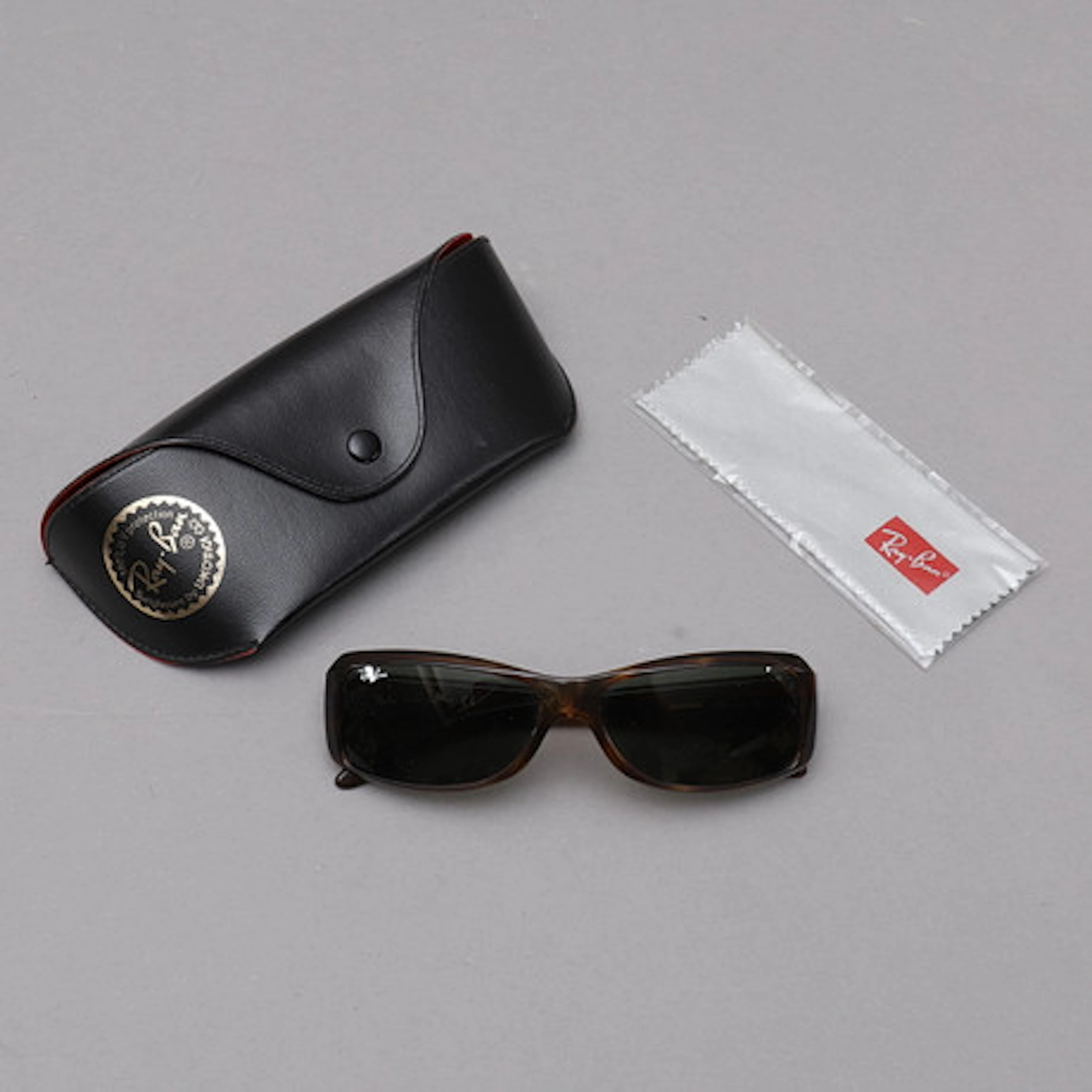 SOLGLASÖGON, RayBan, Luxottica Italien.