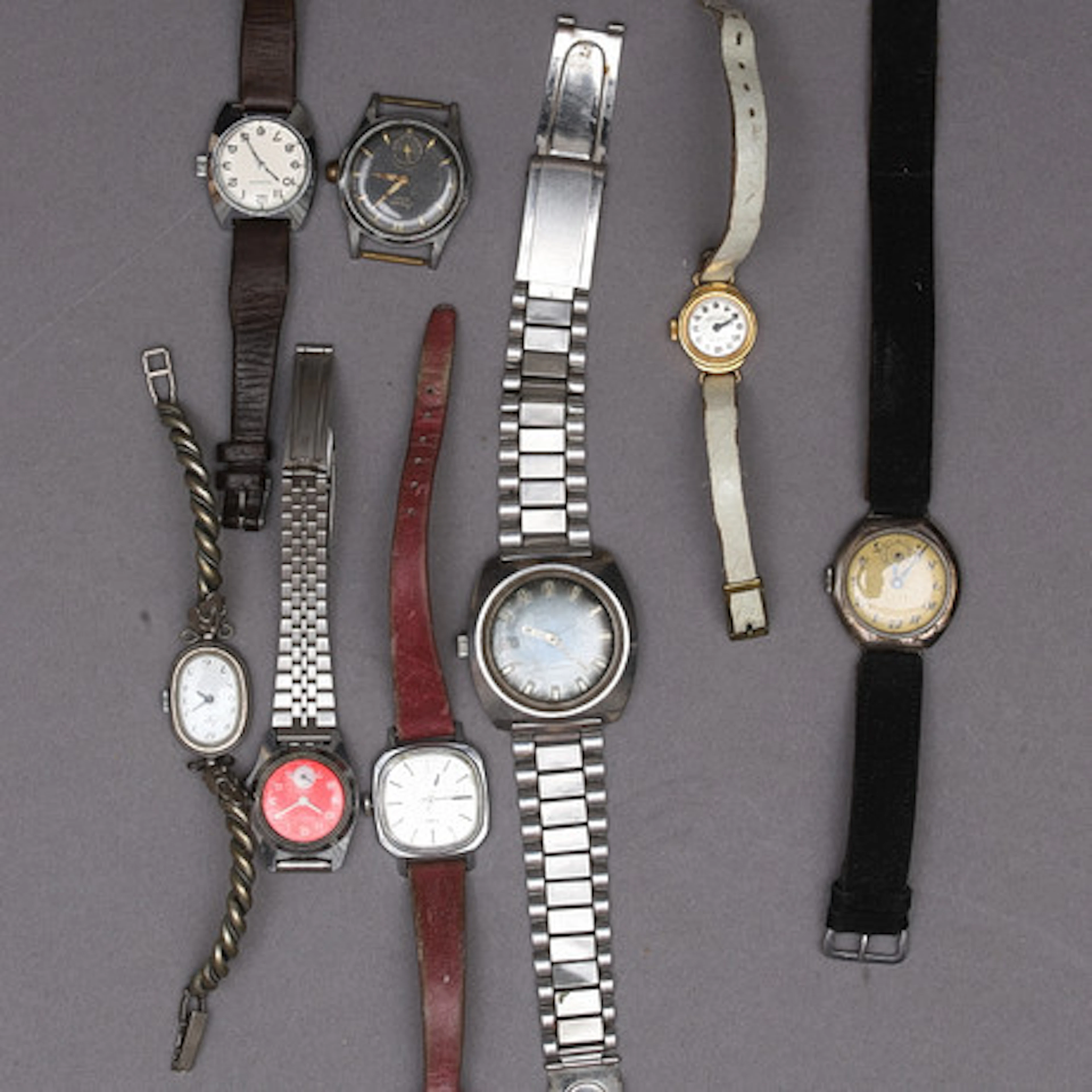 PARTI ARMBANDSUR, 8 st, manuella, defekta.