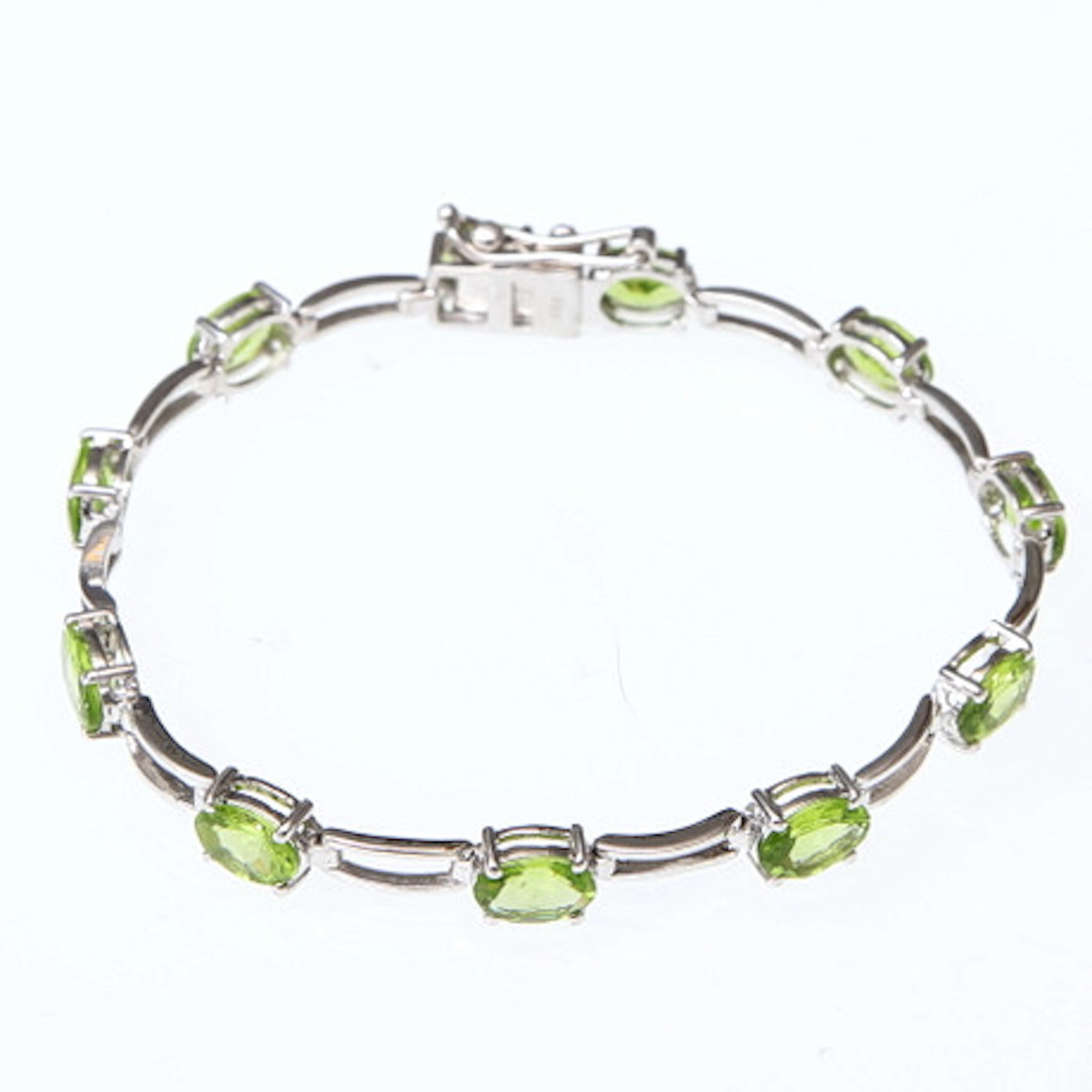 ARMBAND, sterlingsilver och peridot-stenar.
