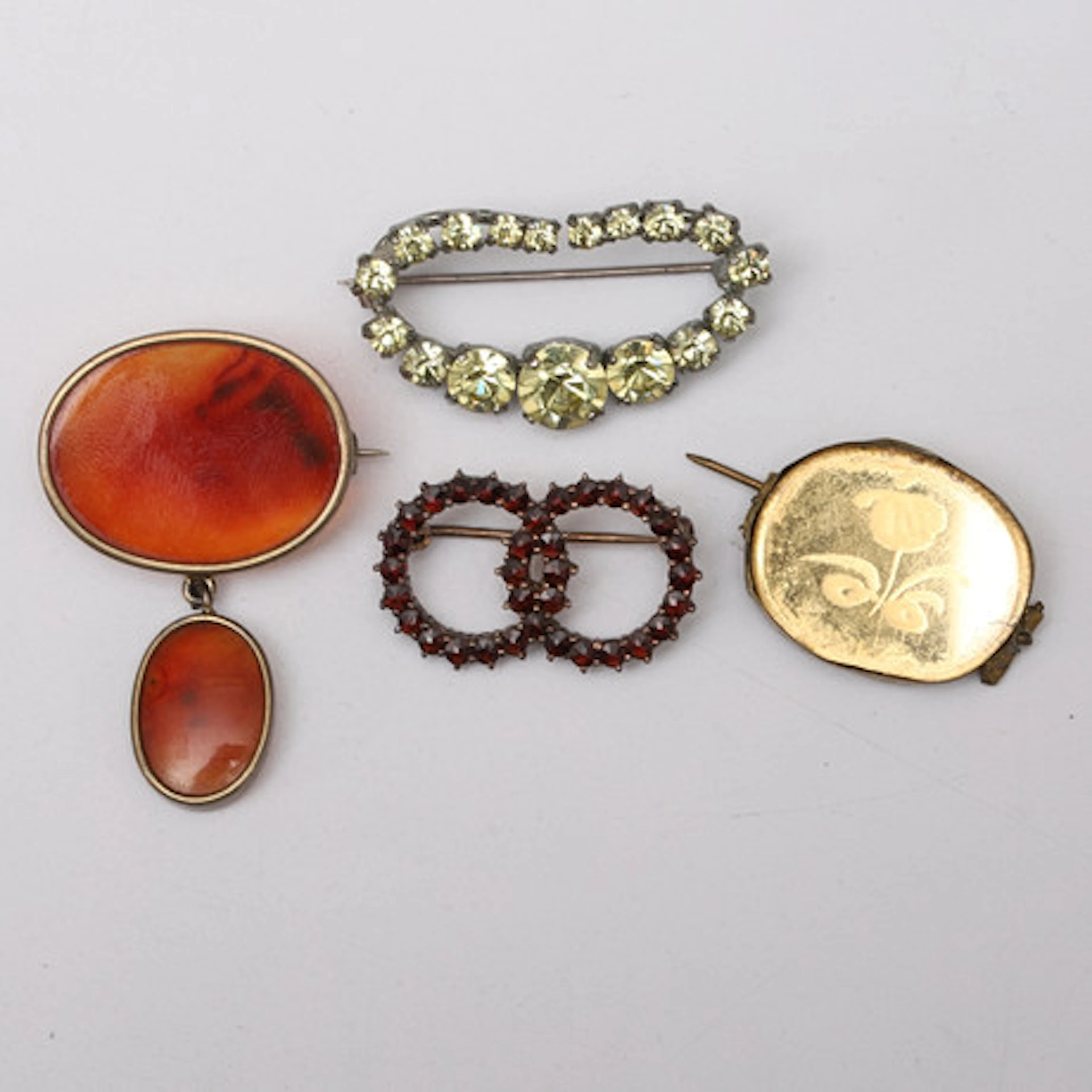 BROSCHER, 4st, vintage, bl.a. silver och g…