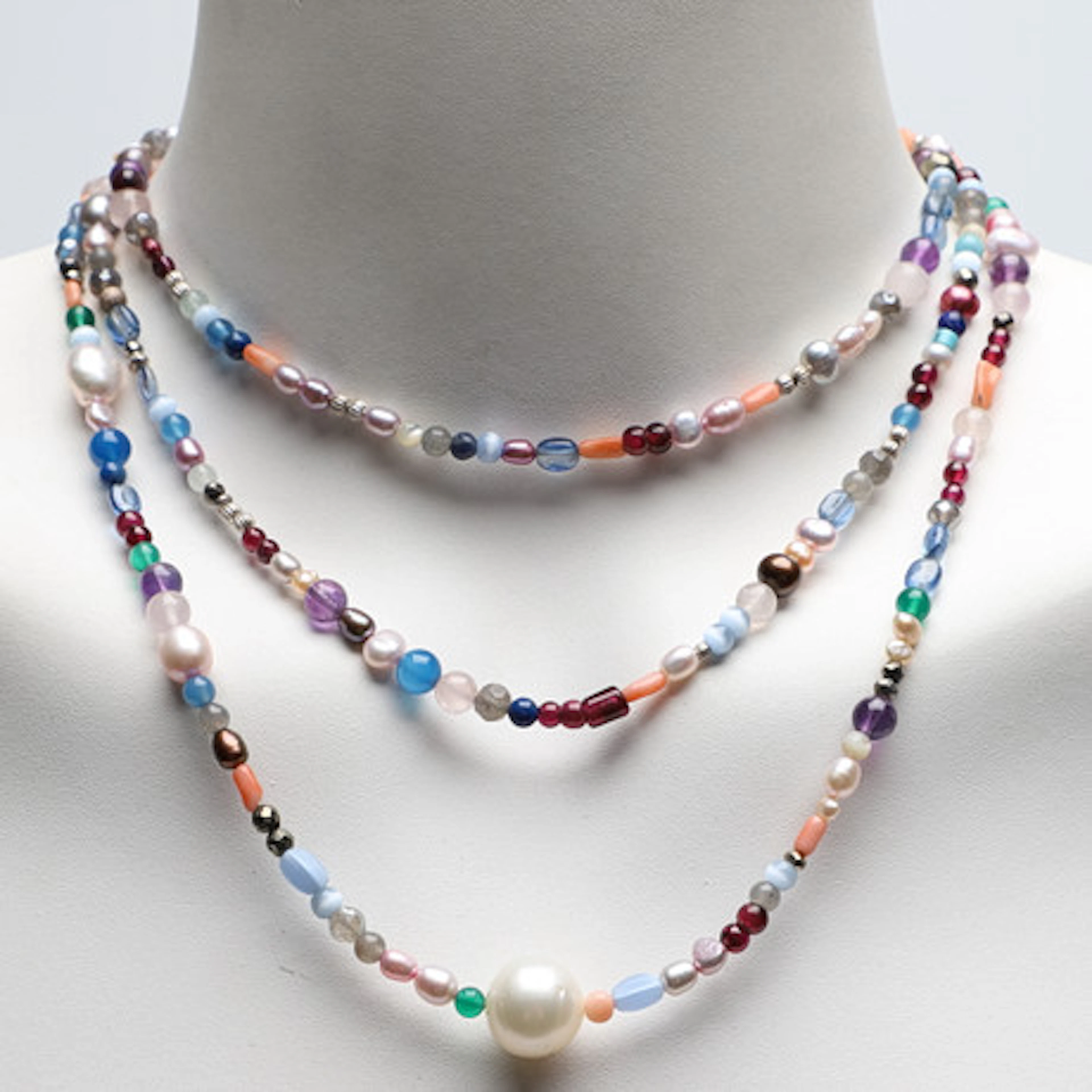 COLLIER, halvädelstenar och pärlor, återbr…