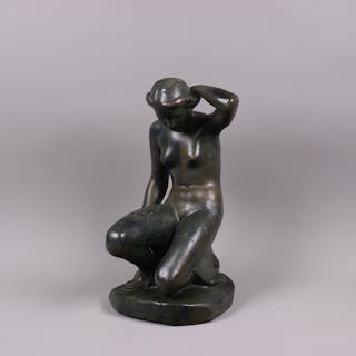 Carin Nilson, skulptur i bronspatinerad gips, knäande kvinna