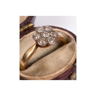 An Edwardian 18ct gold and diamond flower head ring