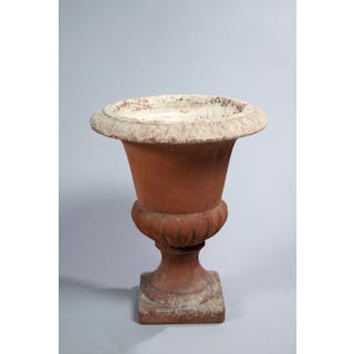 * Vase Médicis orné de godrons en pierre... - Lot 167 - Kâ-Mondo