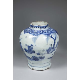 CHINE. Vase octogonale en porcelaine bleu... - Lot 183 - Kâ-Mondo