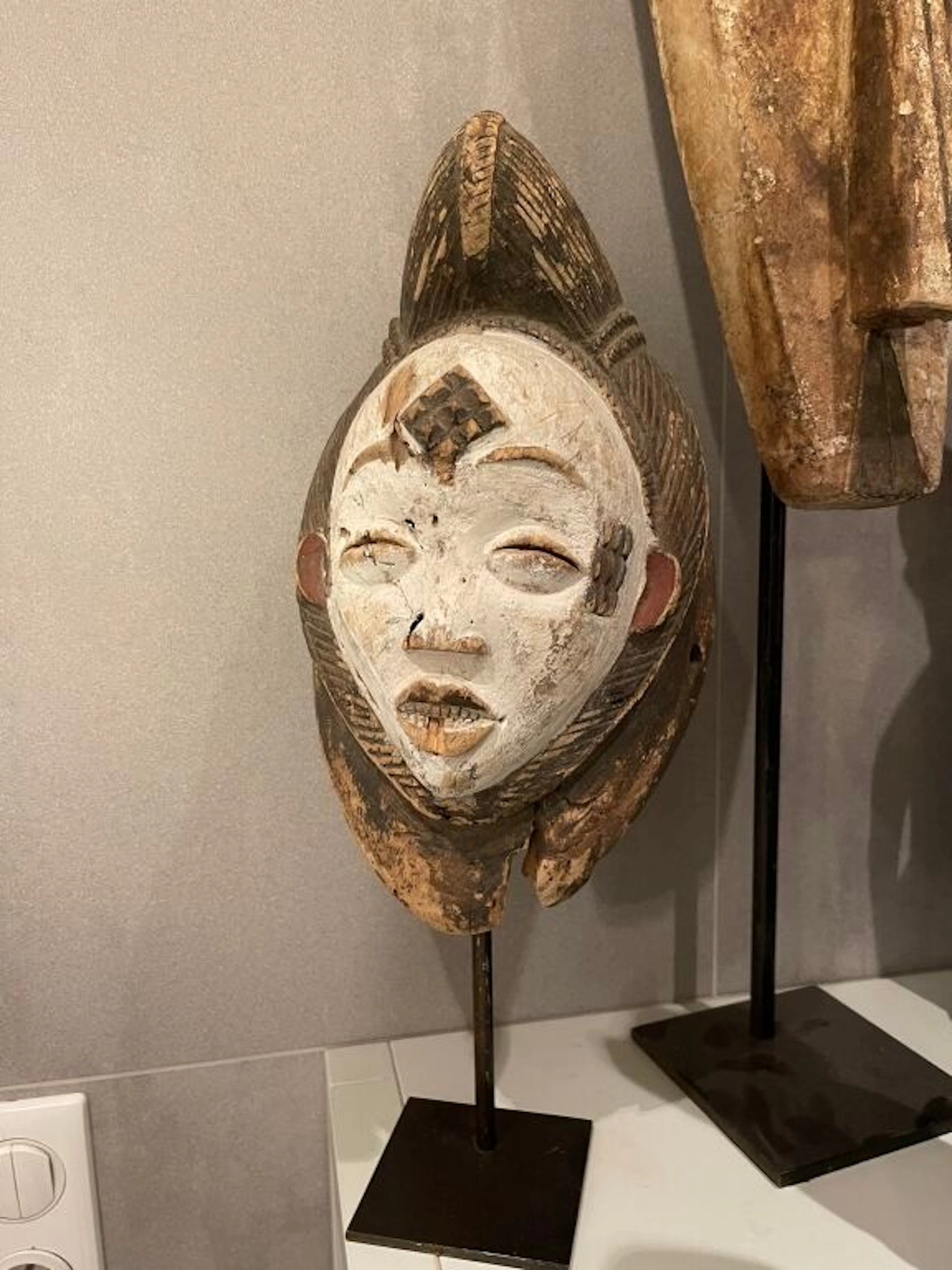 Carved wood primitive art set, Africa, 20th... - Lot 150 - Kâ-Mondo