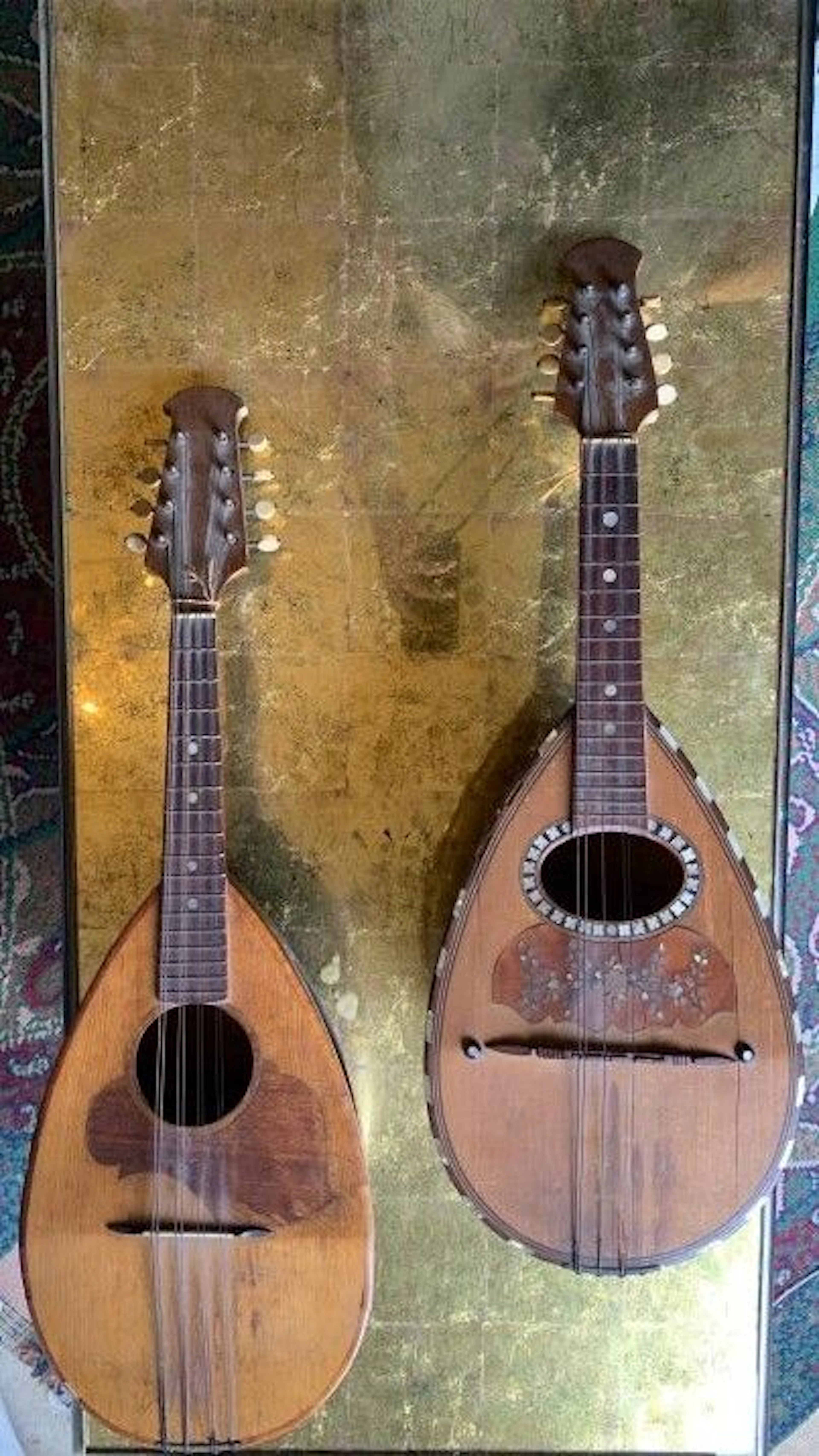 Set of two mandolins in veneered wood, mother-of-pearl... - Lot 230 - Kâ-Mondo