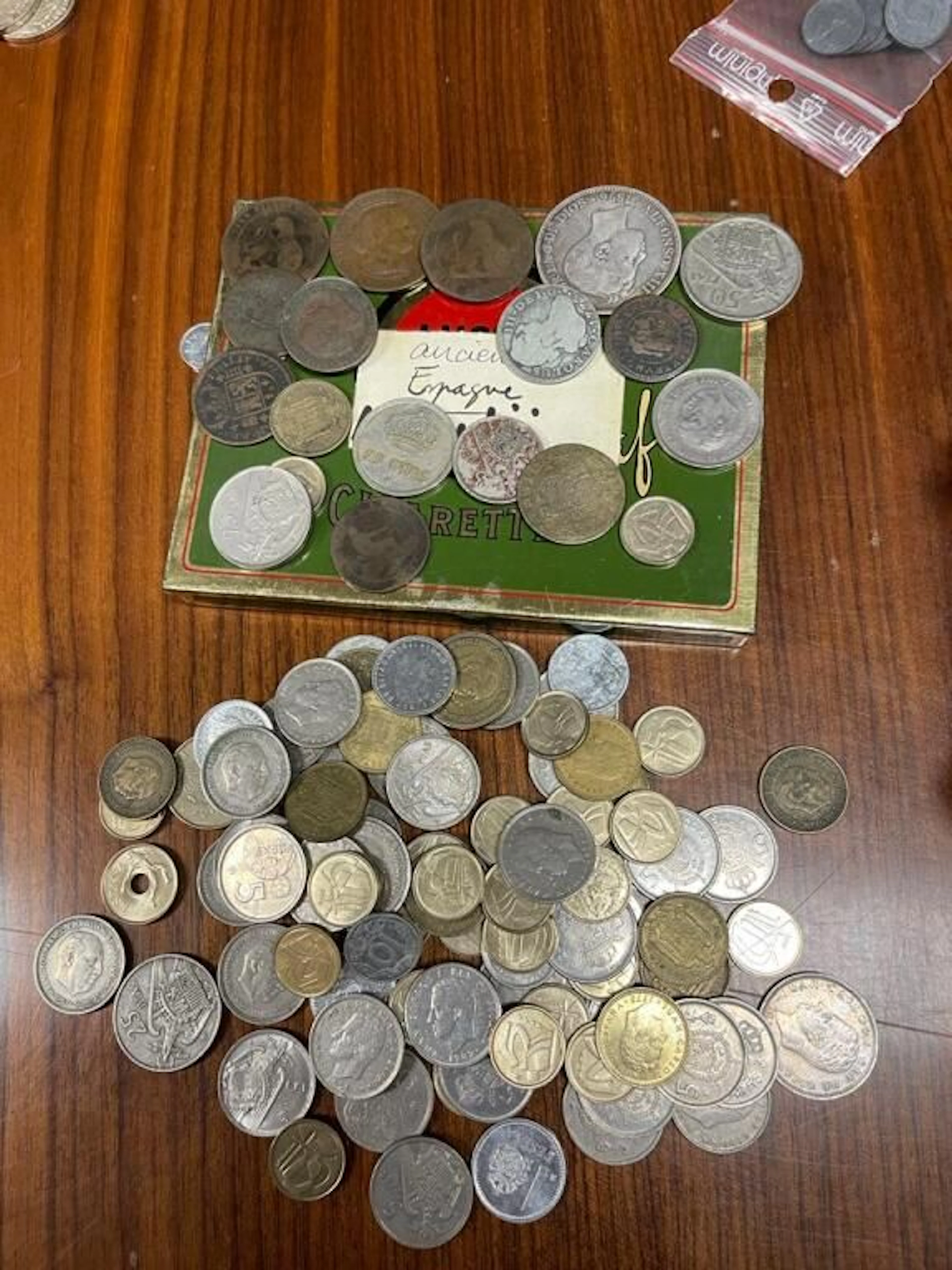 Large lot of metal coins, mostly from the... - Lot 28 - Kâ-Mondo