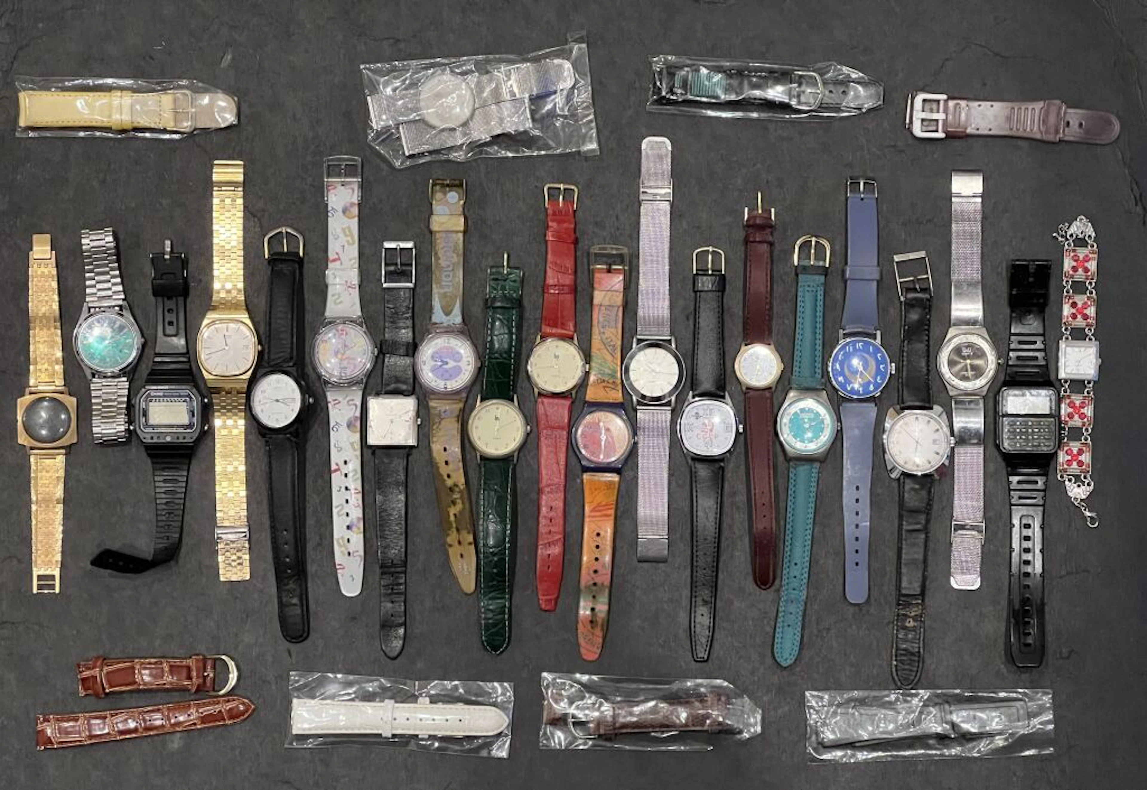Lot of fancy plastic or metal watches including... - Lot 76 - Kâ-Mondo