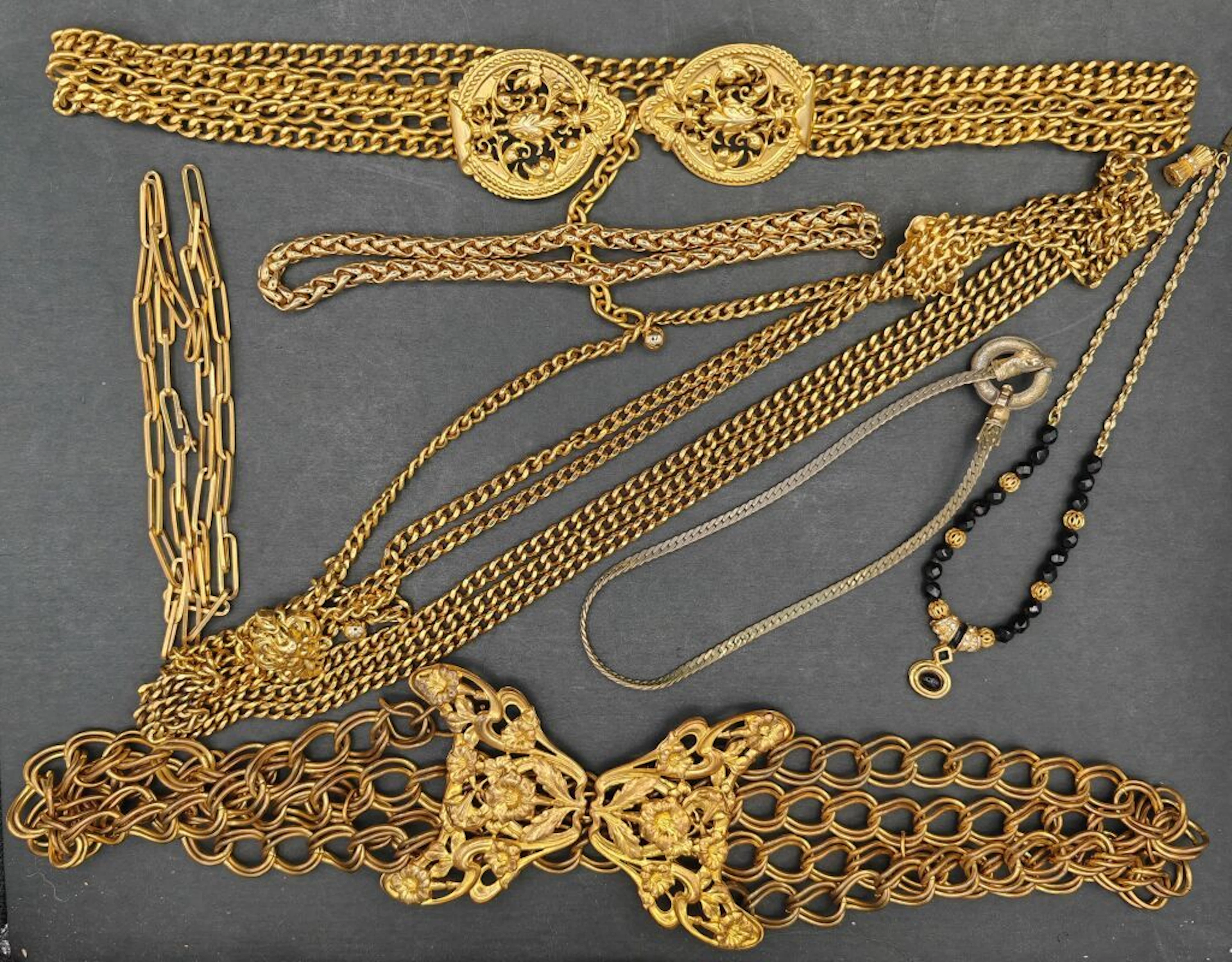 A set of Pax non romana stocking jewelry,... - Lot 207 - Kâ-Mondo