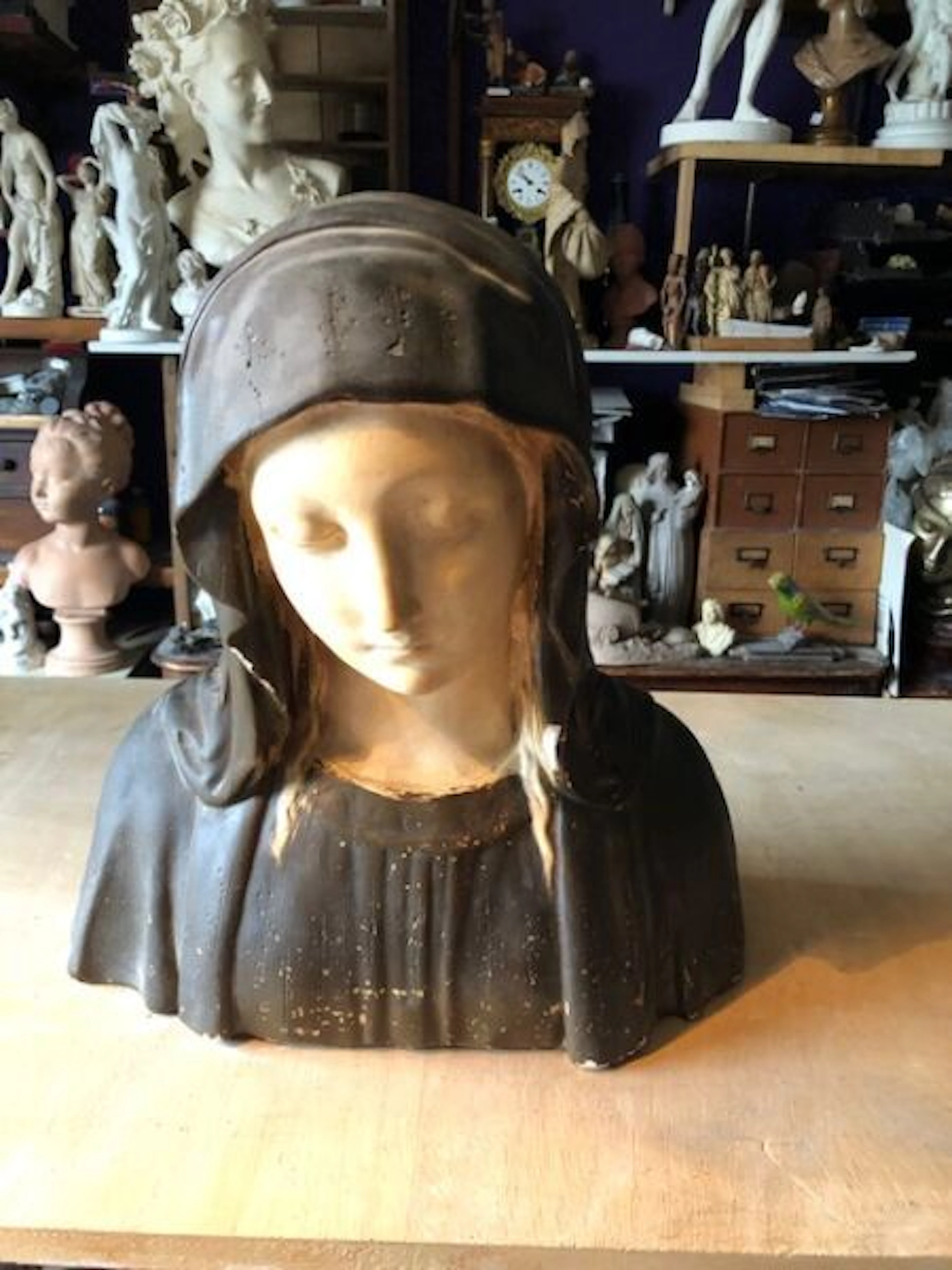 After DONATELLO. Virgin Mary in bust form. Group... - Lot 194 - Kâ-Mondo