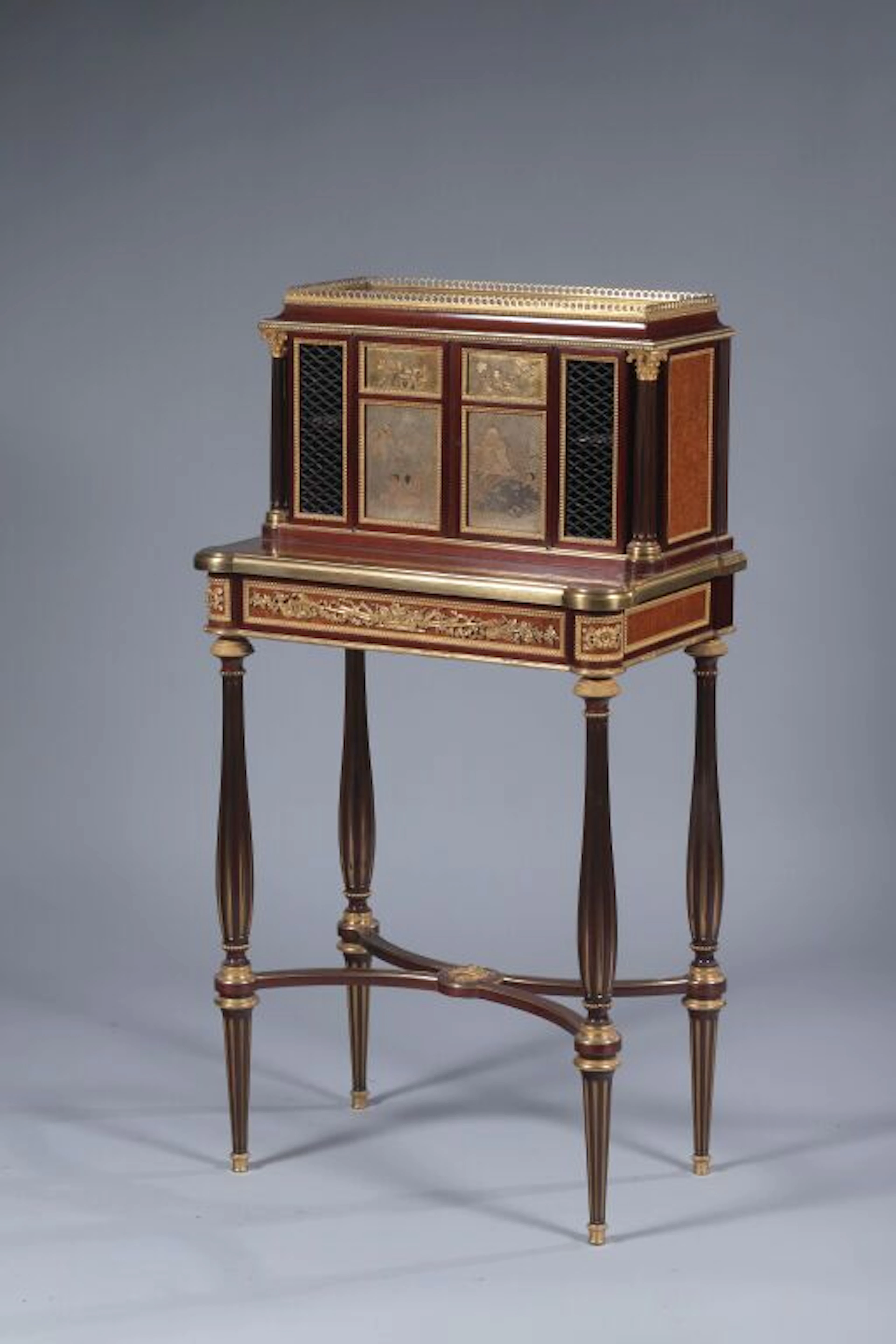 Mahogany and burr amboyna veneered Bonheur-du-jour,... - Lot 145 - Kâ-Mondo