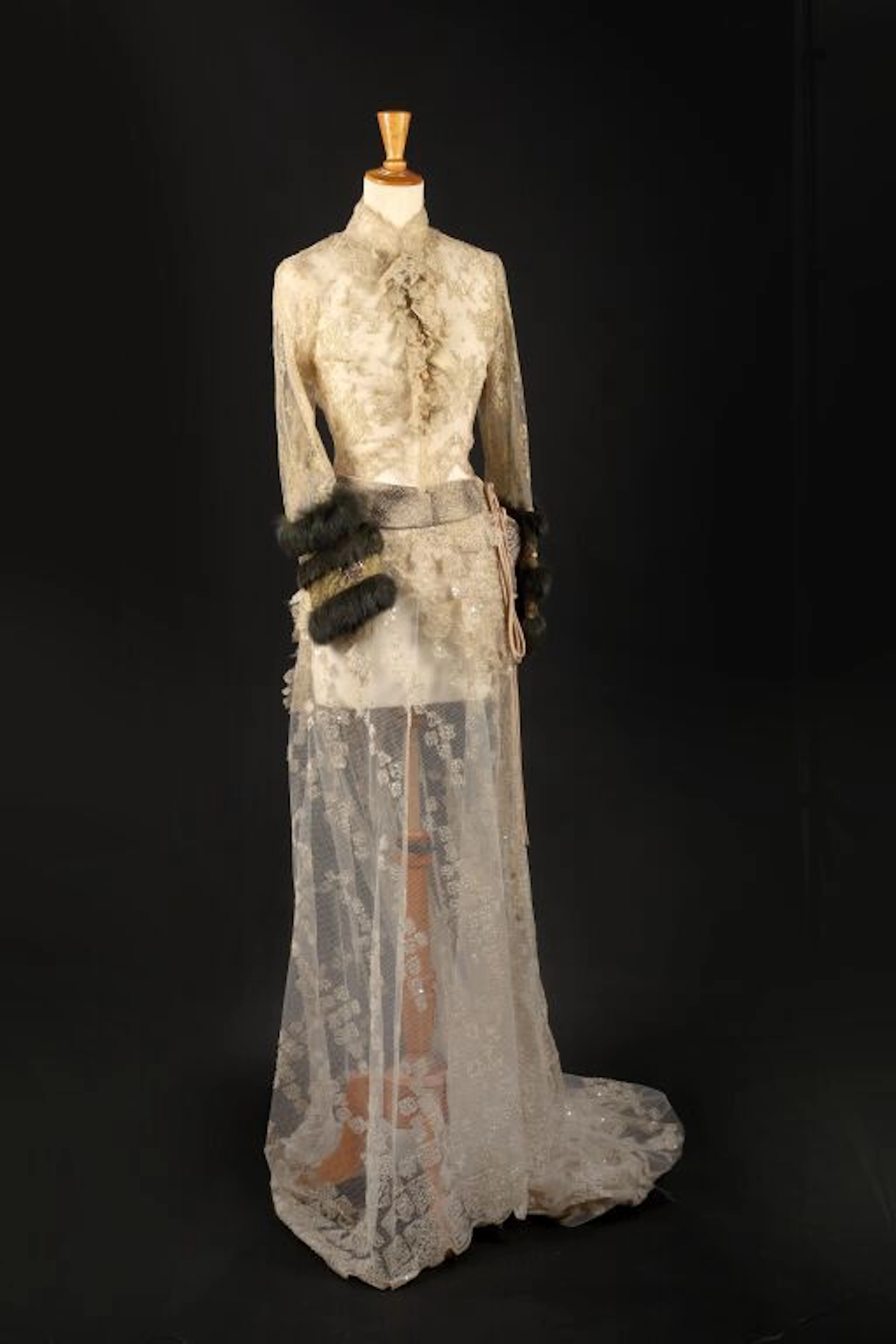 * Sewing model. Special order from Tania... - Lot 124 - Kâ-Mondo