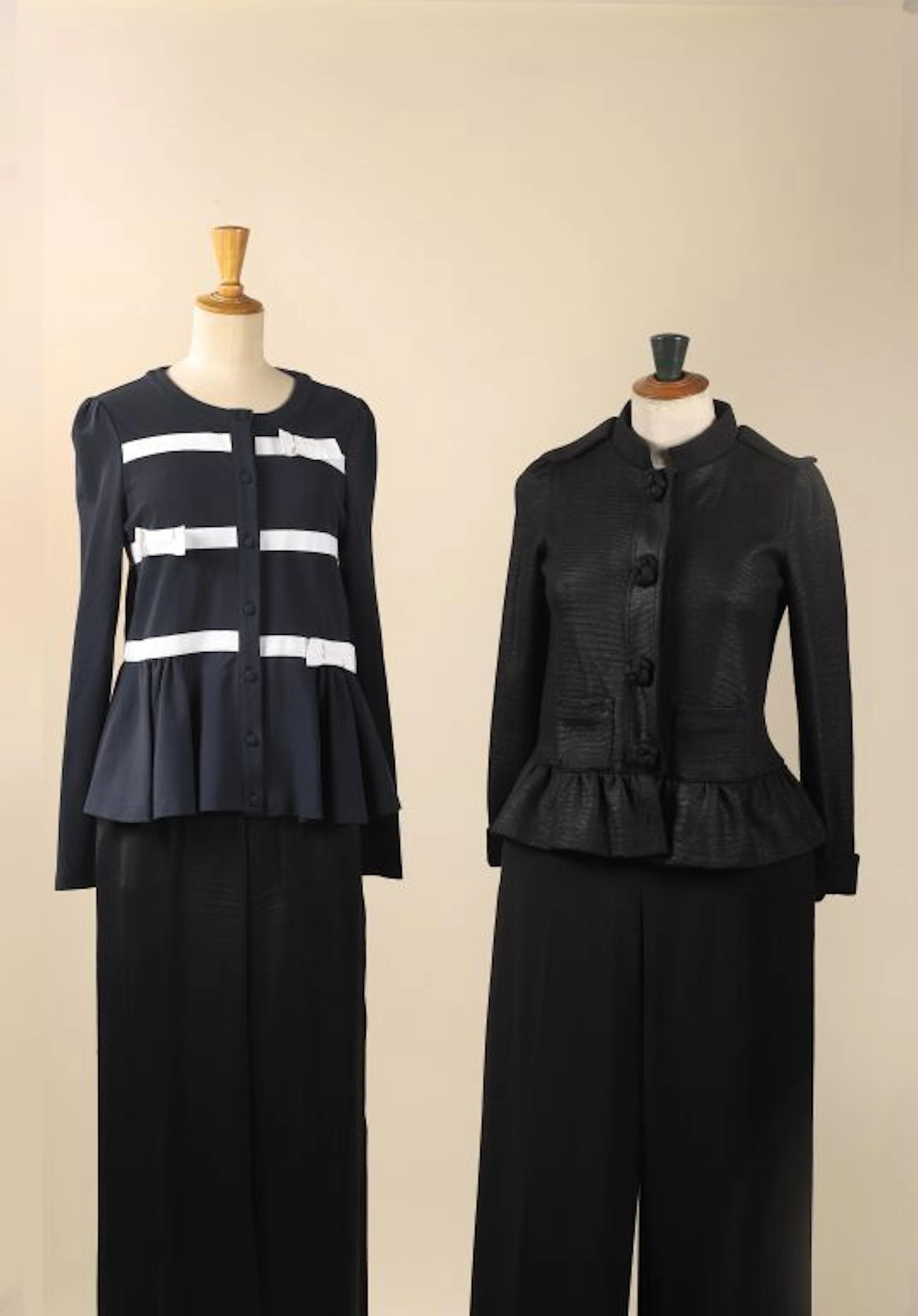 * RED VALENTINO. Lot including: - Navy blue... - Lot 155 - Kâ-Mondo