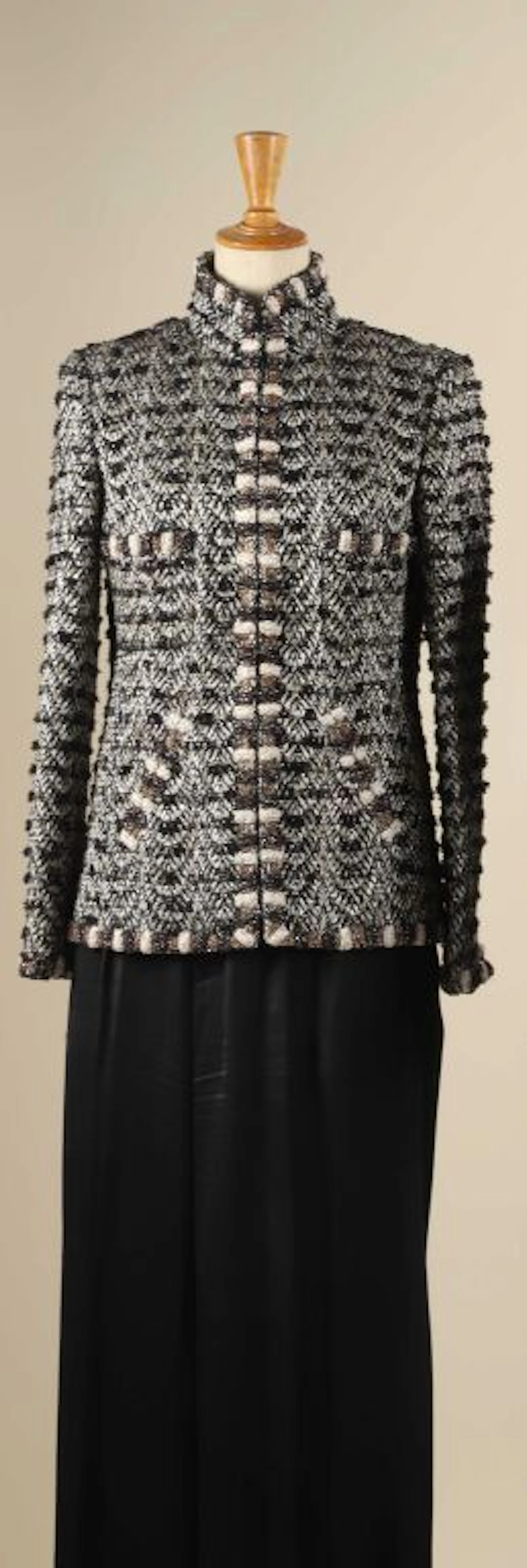* CHANEL by Karl LAGERFELD. Straight jacket... - Lot 157 - Kâ-Mondo