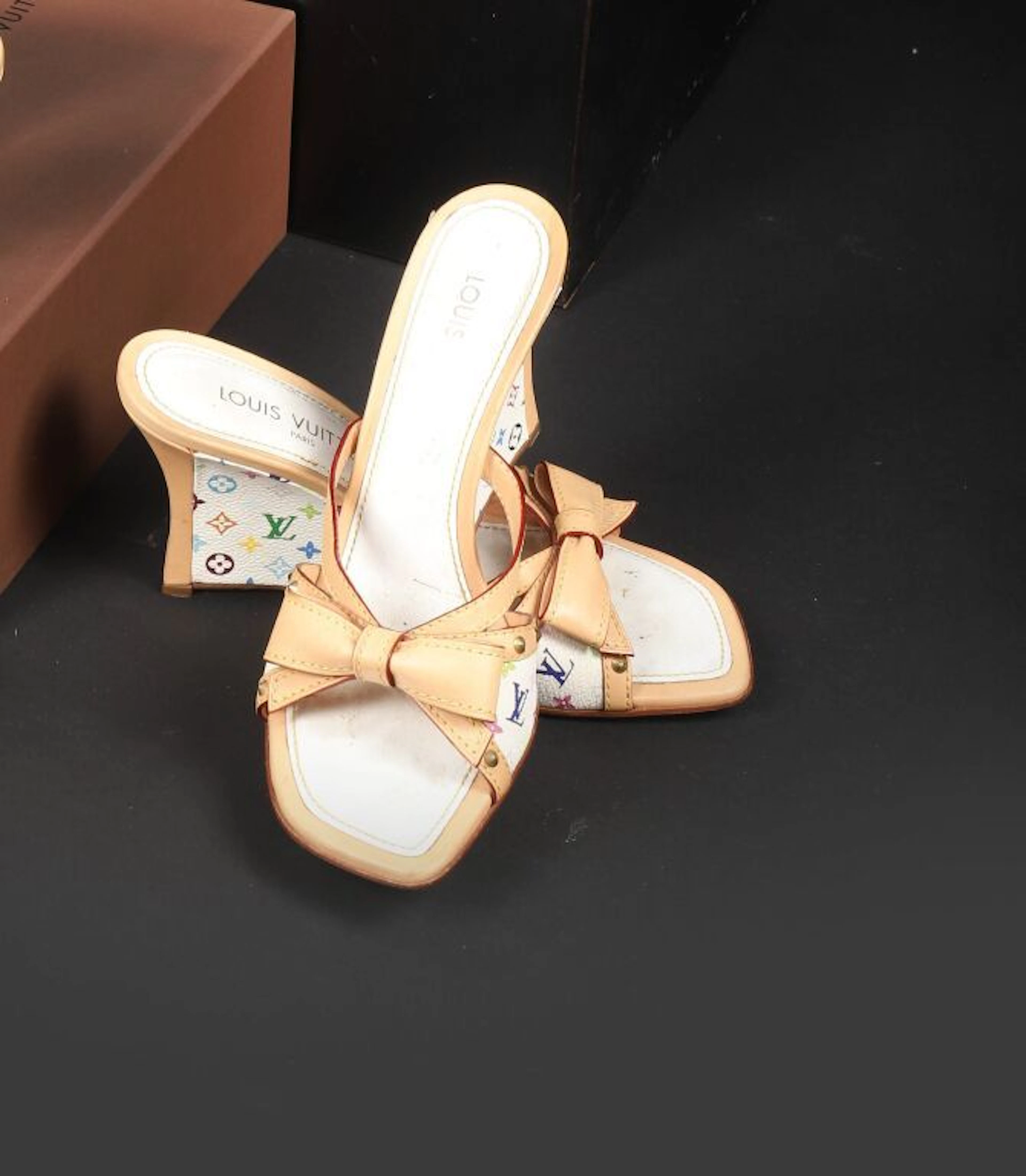 * LOUIS VUITTON by Takashi MURAKAMI. Pair... - Lot 231 - Kâ-Mondo
