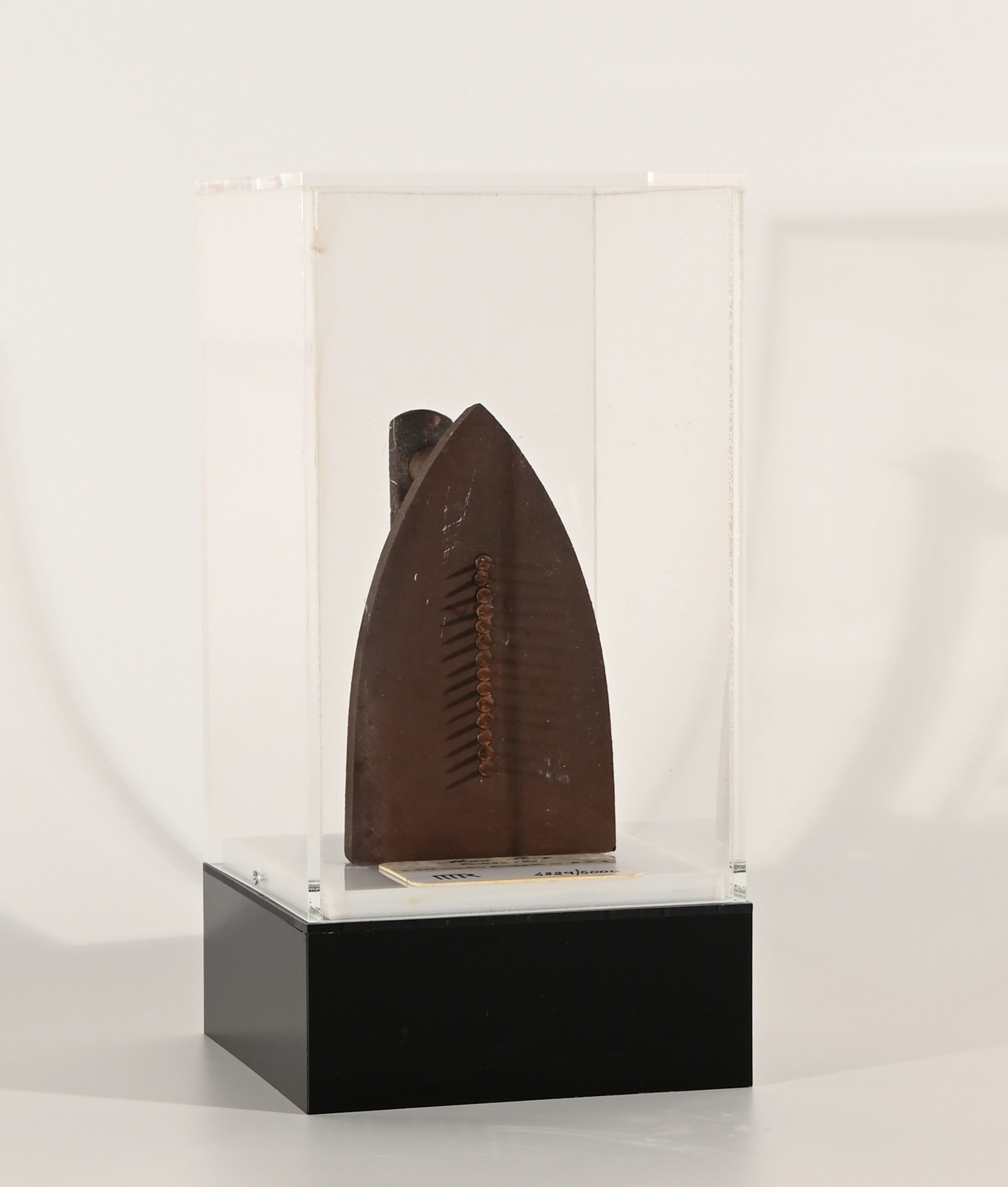 Cadeau, 1921 Man Ray, 1890-1976 (US)