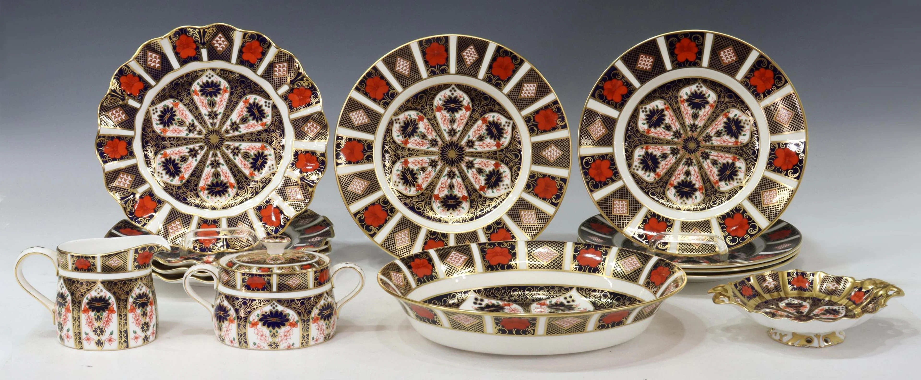 (13) ROYAL CROWN DERBY 'OLD IMARI' BONE CHINA