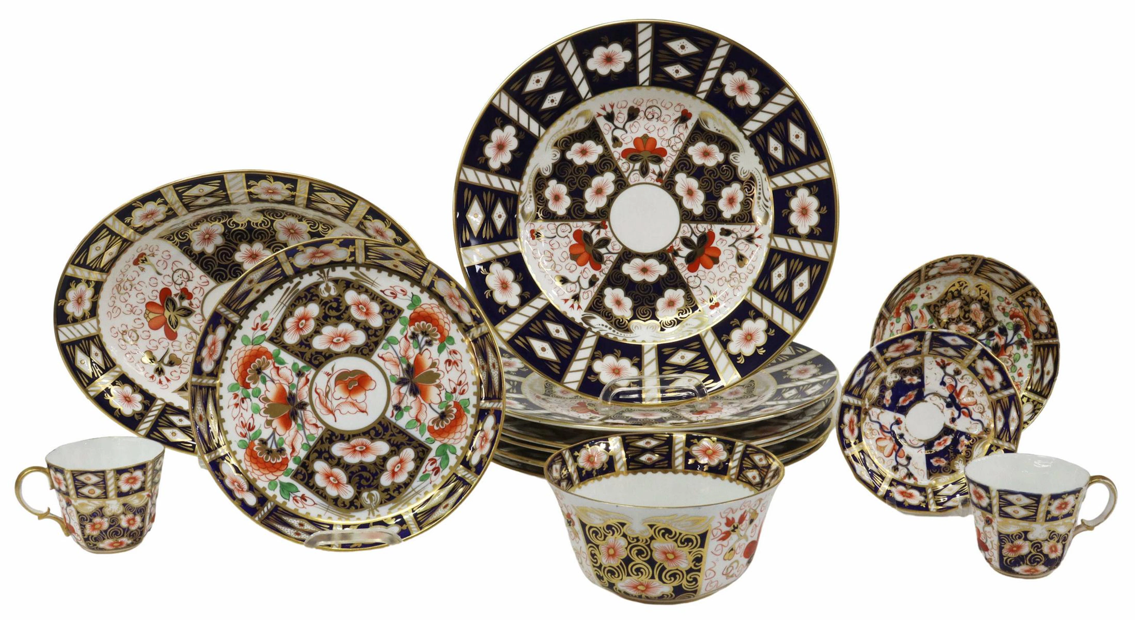 (13) ROYAL CROWN DERBY 'TRADITIONAL IMARI' SERVICE