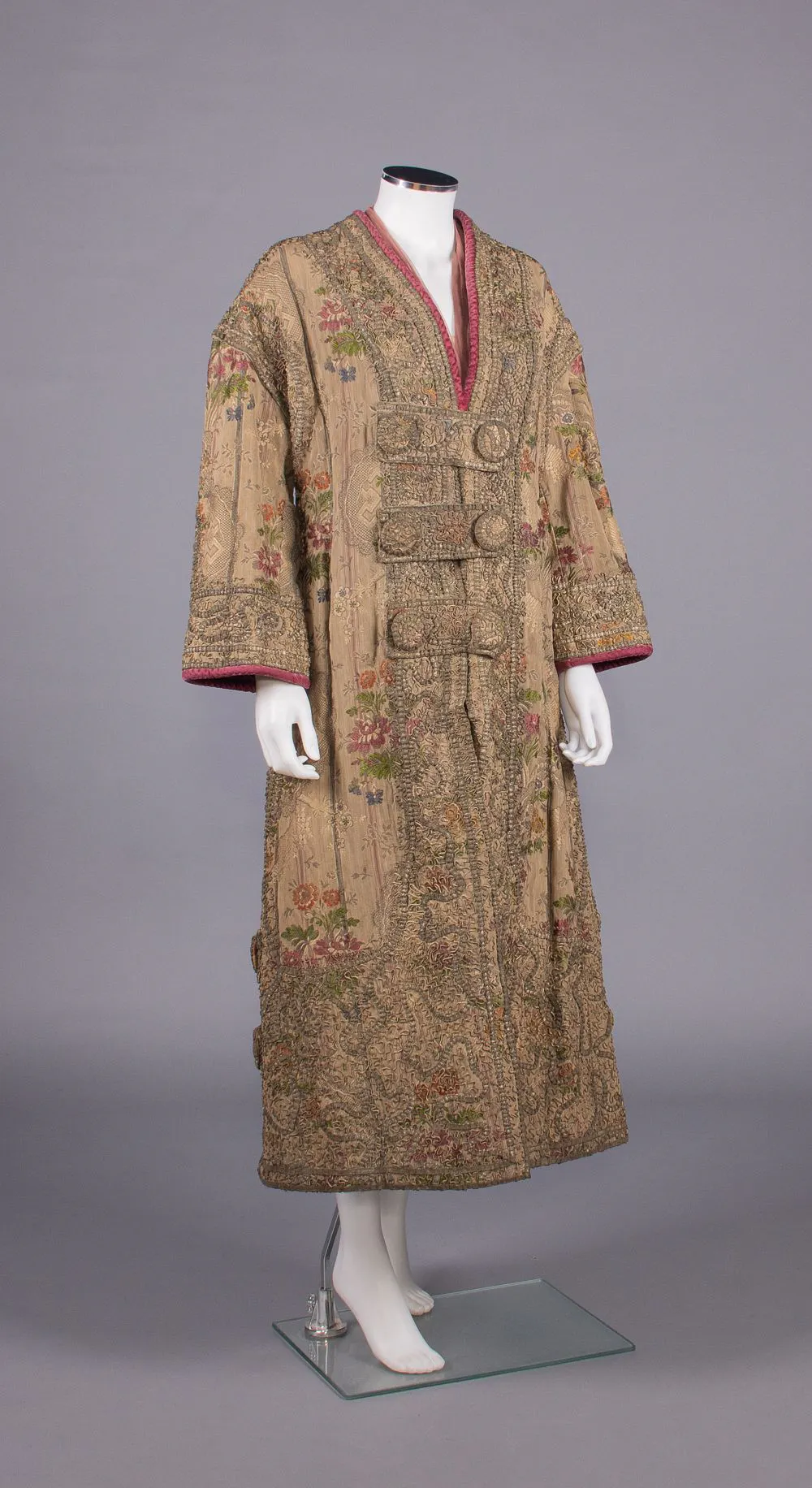 RUSSIAN IMPERIAL INFLUENCE AT-HOME ROBE, LATE 1910s | Barnebys
