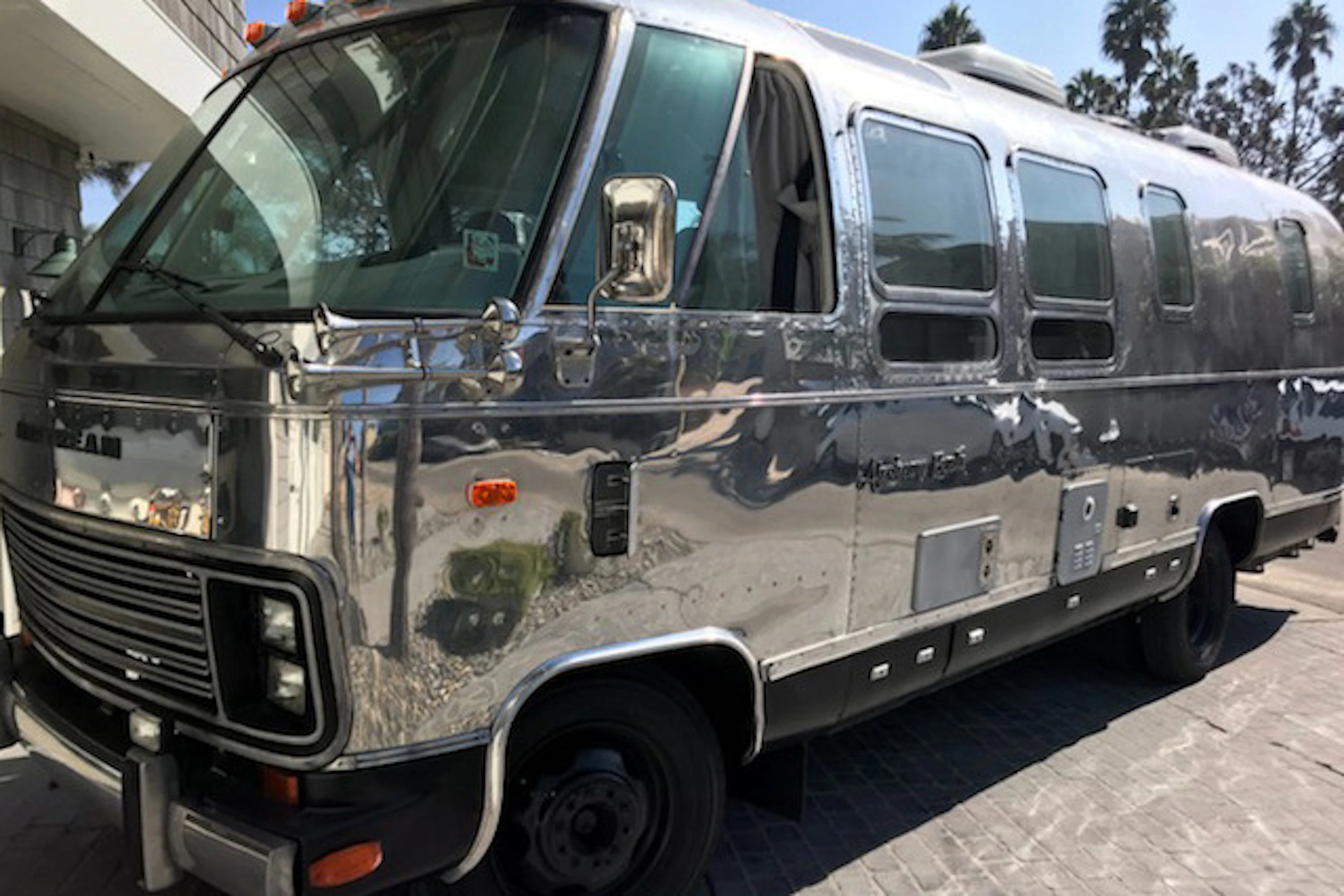1982 AIRSTREAM EXCELLA ALUMINUM ALLOY MOTORCOACH