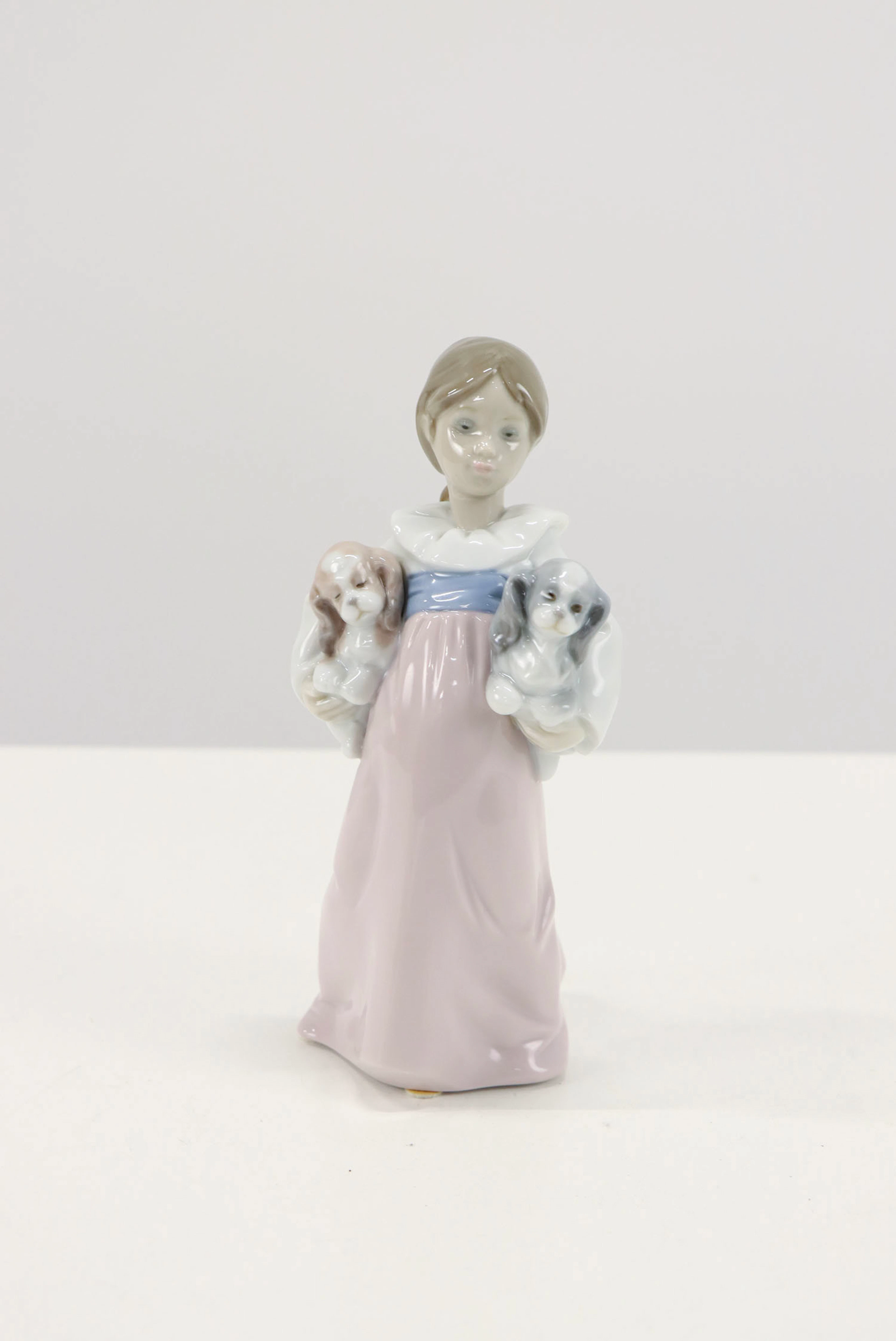Lladro Flicka figurin " Arms full of love", Spanien