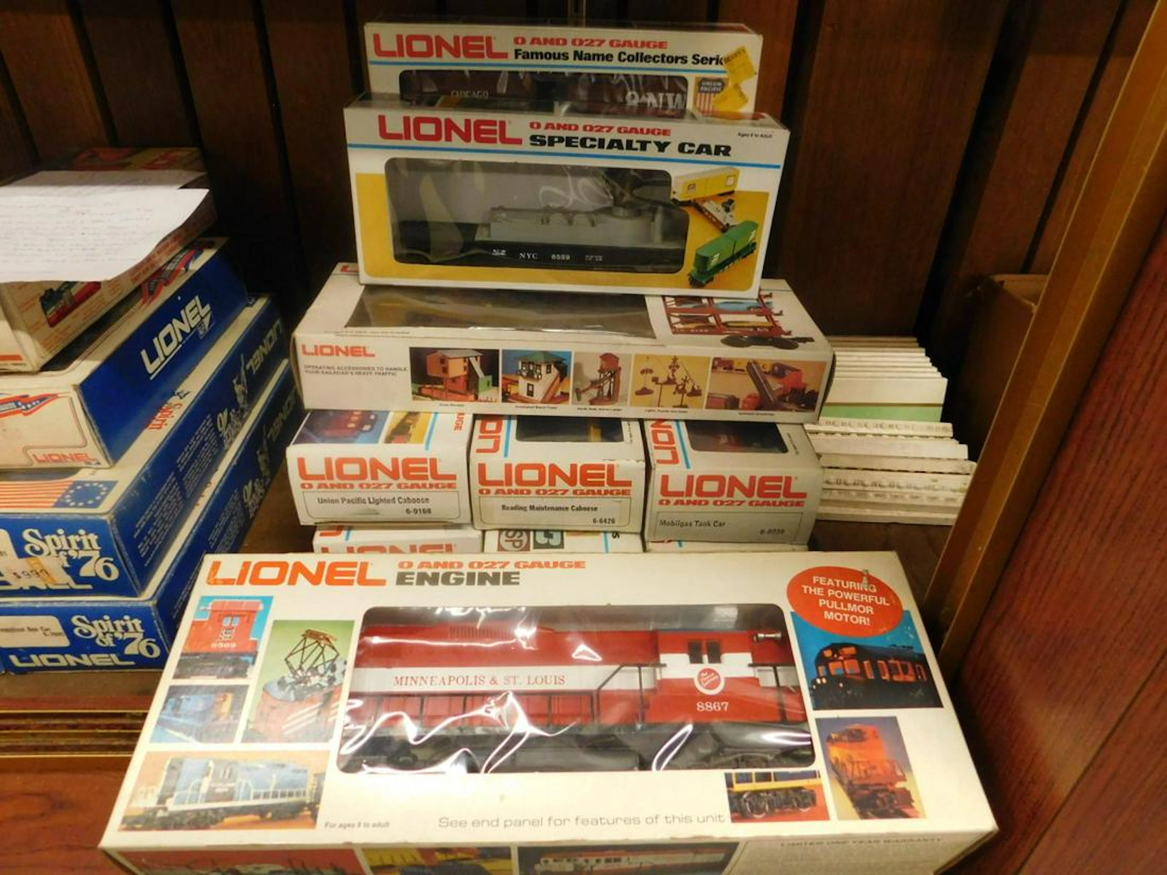 11 Lionel O and 027 Gauge Train Cars
