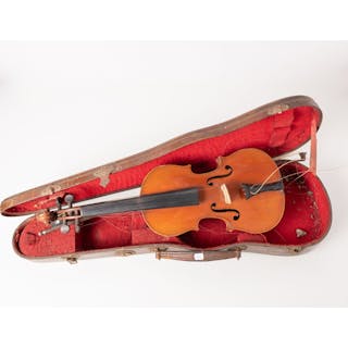 Violon d'étude. Porte l'étiquette Stradivarius.... - Lot 74 - Icon Auction
