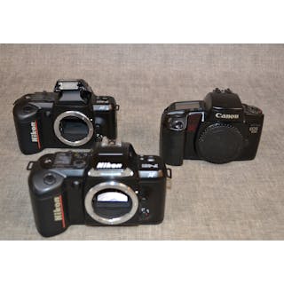 3 Analoga kameror. Canon EOS 100 & 2 Nikon F-401.