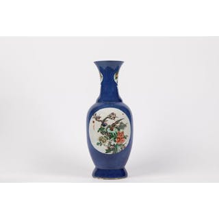 A POWDER-BLUE FAMILLE VERTE PORCELAIN VASE, China, early 20th century