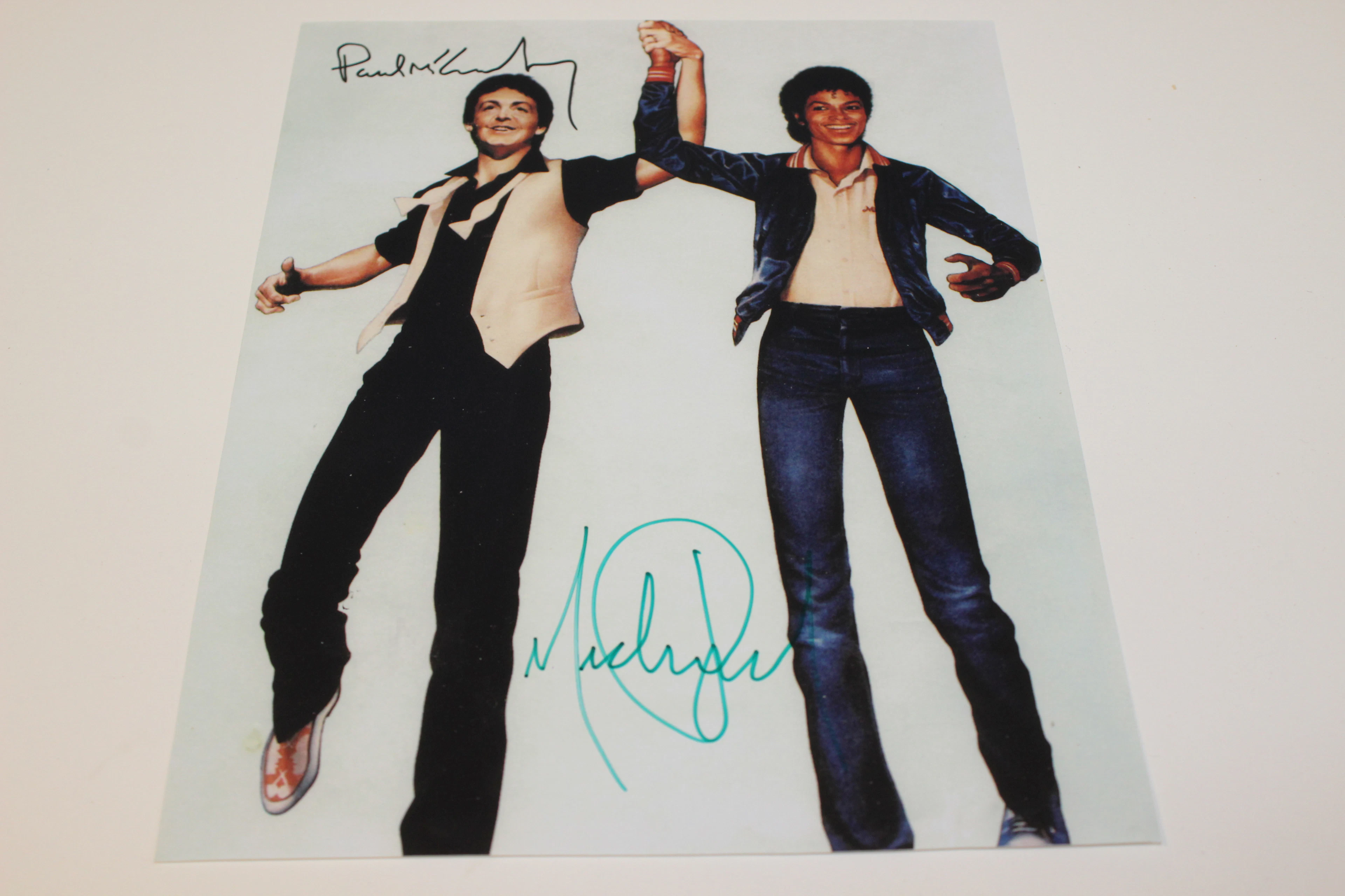Michael Jackson och Paul Mc Cartney signaturer på bild. Äkthetsintyg medfölger