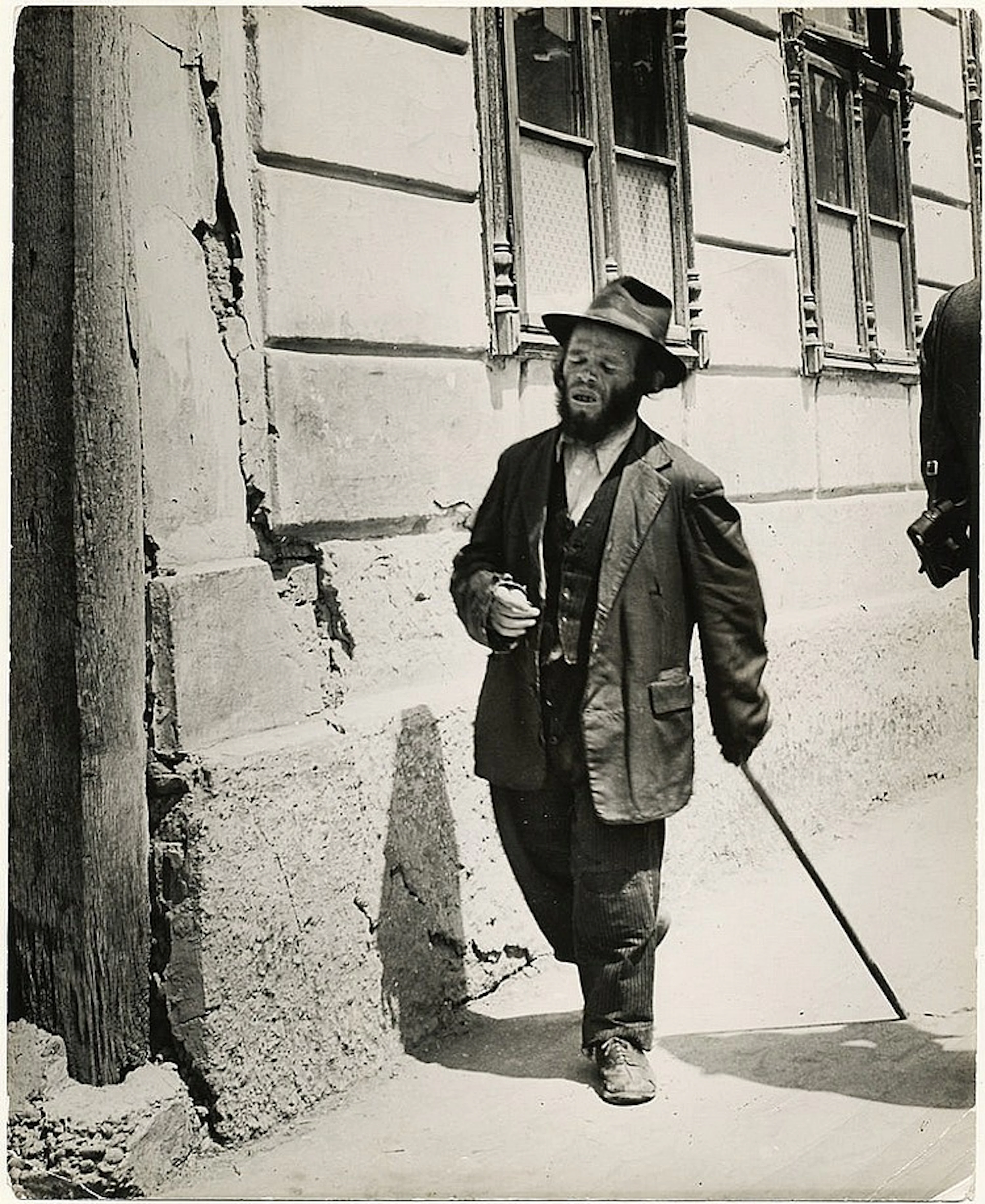 Roman Vishniac, A fool of Novgorod, 1936. Gelatin silver print