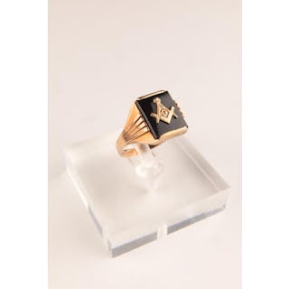 10K Gold and Black Onyx Masonic Ring Size 9.75