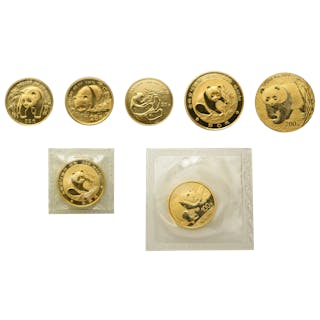 7 Goldmünzen China Panda. Dabei 2x 1/2 Unze 1988 und 2001, 4x 1/4