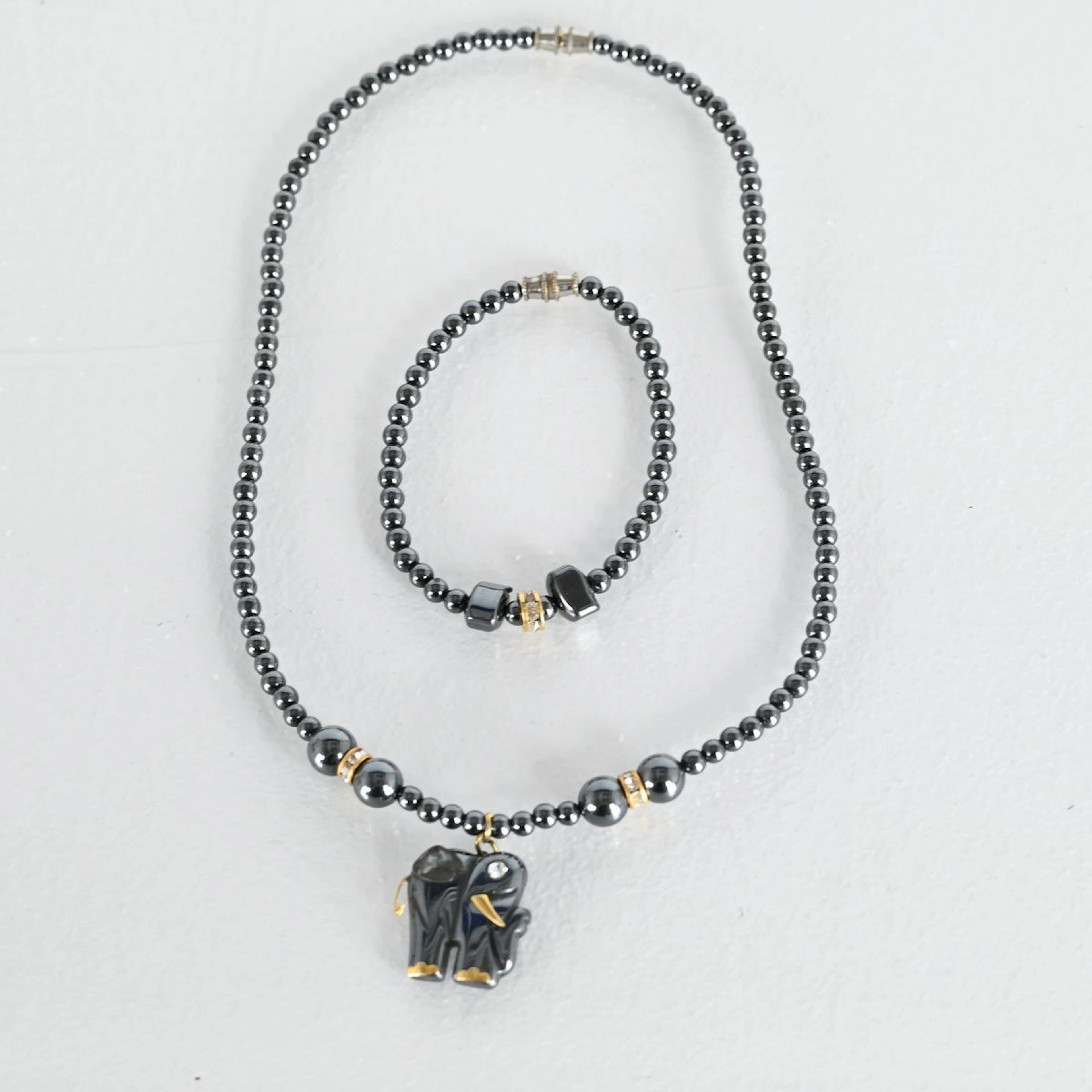 Halsband med hänge, armband, Hematit
