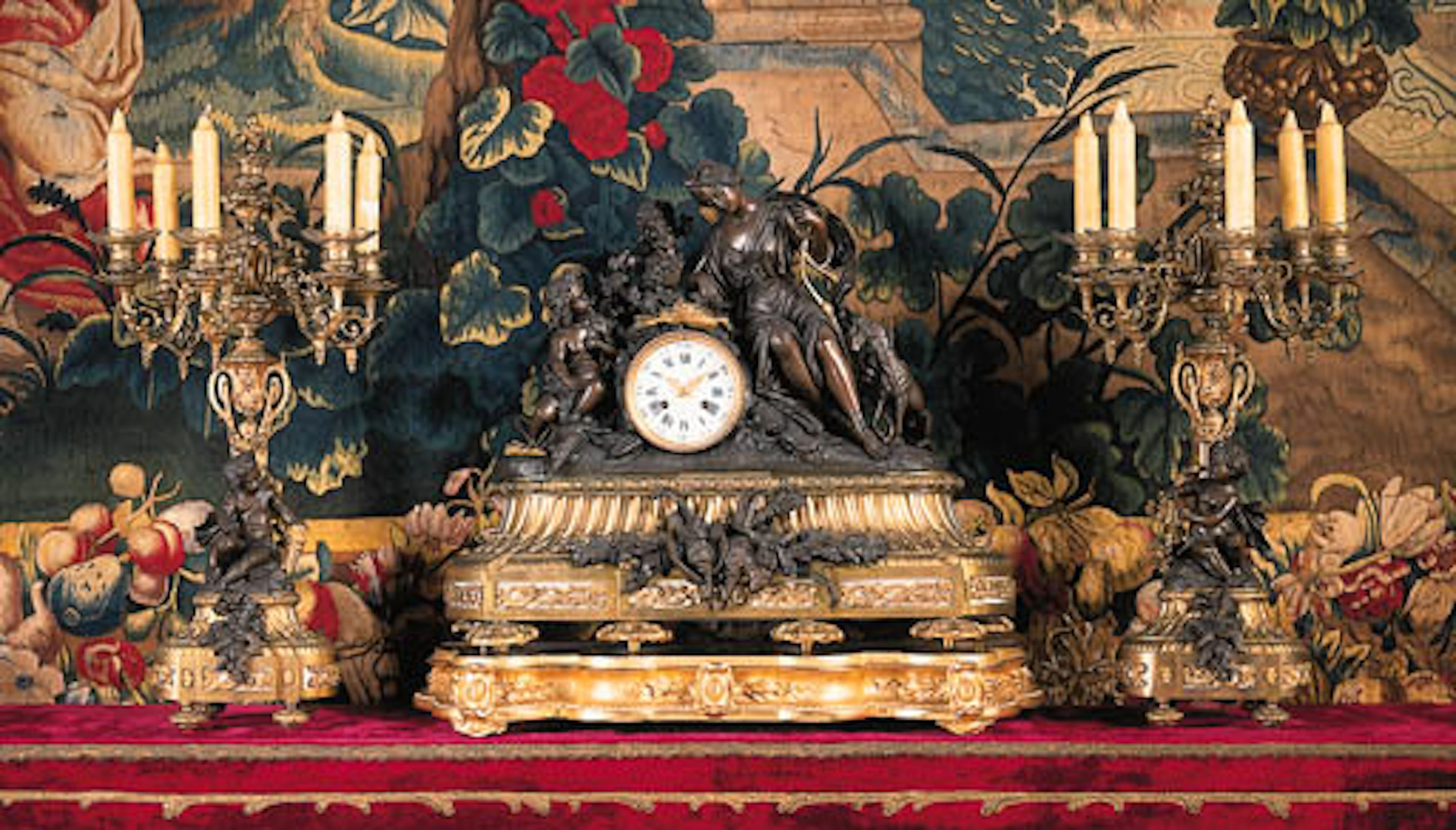 Guarnicin Napolen III de bronce patinado y dorado y mrmol blanco