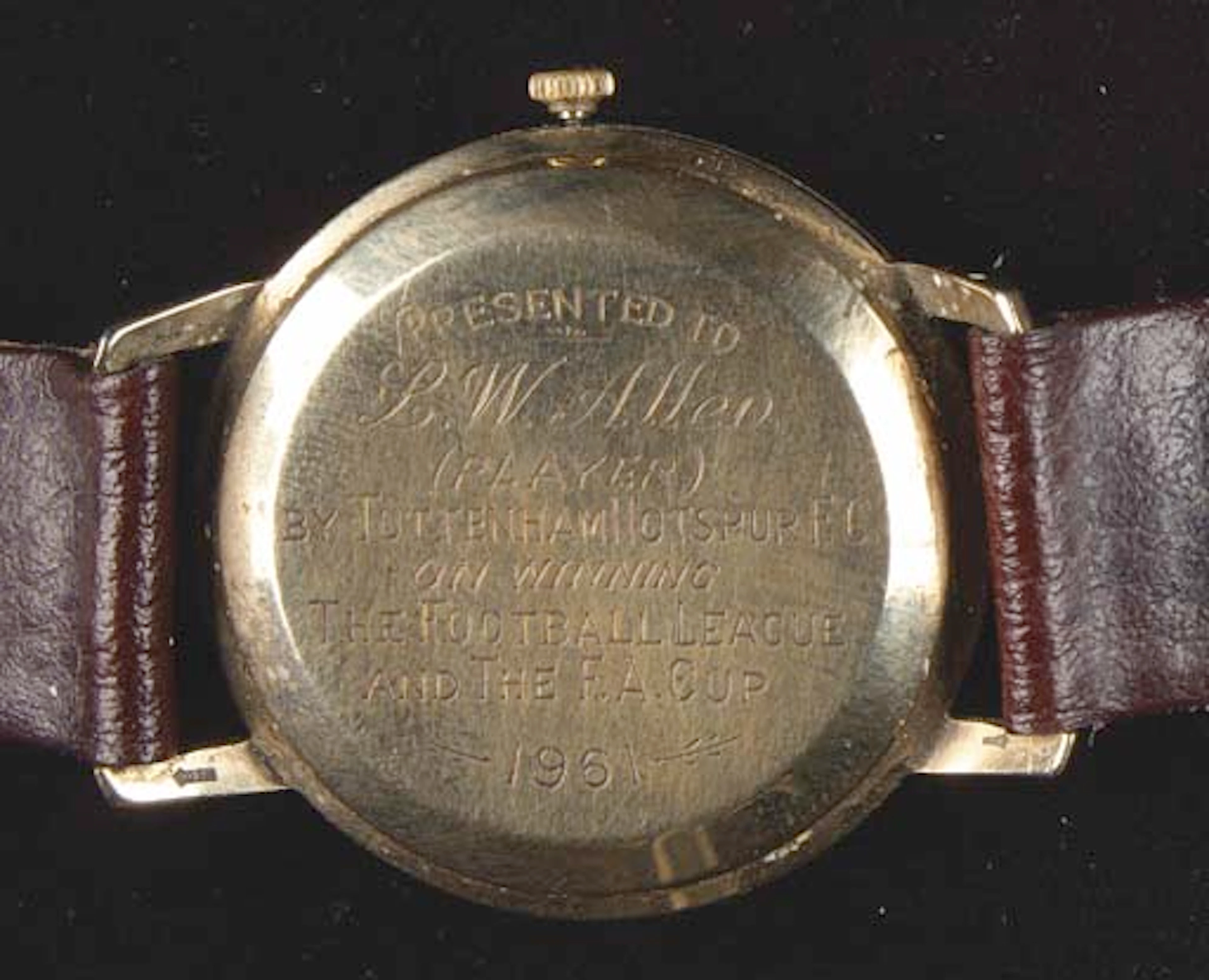 A gentleman's Longines, 9ct gold automatic wristwatch, 1960, with silvered dial signed Longines Flagship automatic, gilt baton and Arabic markers, sweep centre seconds, 17 jewel self-winding movement,