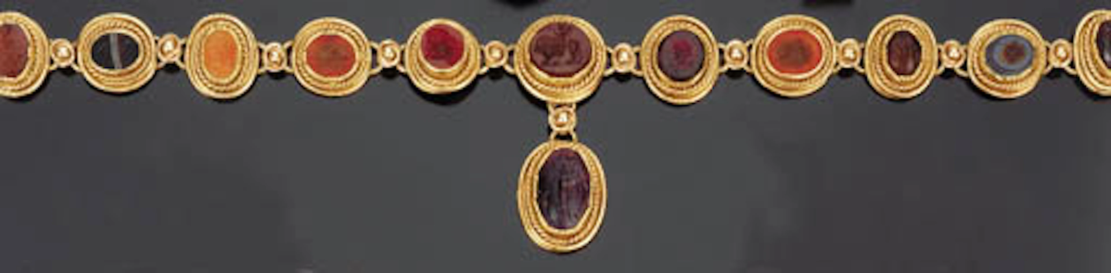 Collana in oro e pietre dure