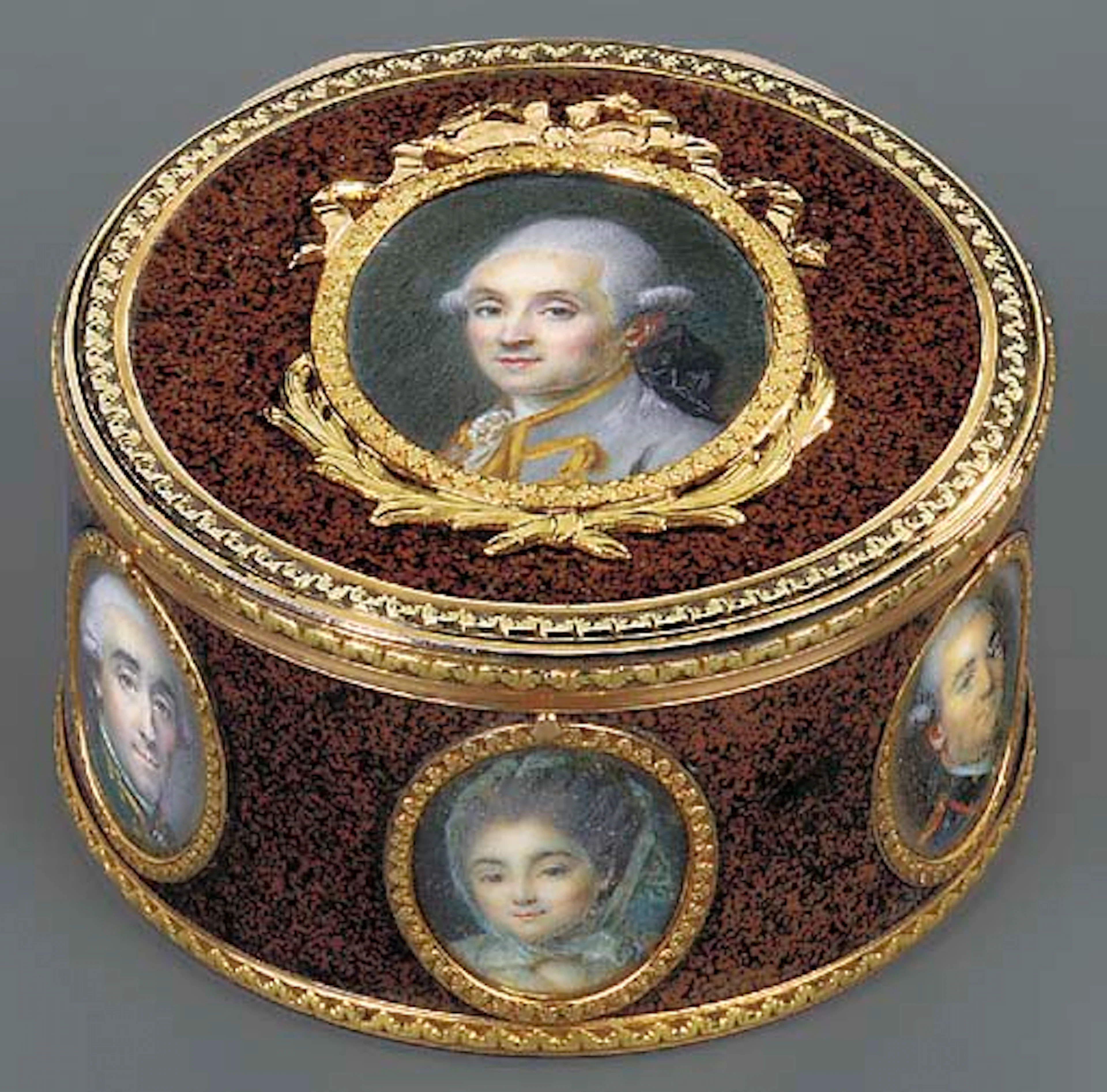 A LOUIS XVI LACQUER AND TWO-COLOUR GOLD BOÎTE-À-MINIATURES