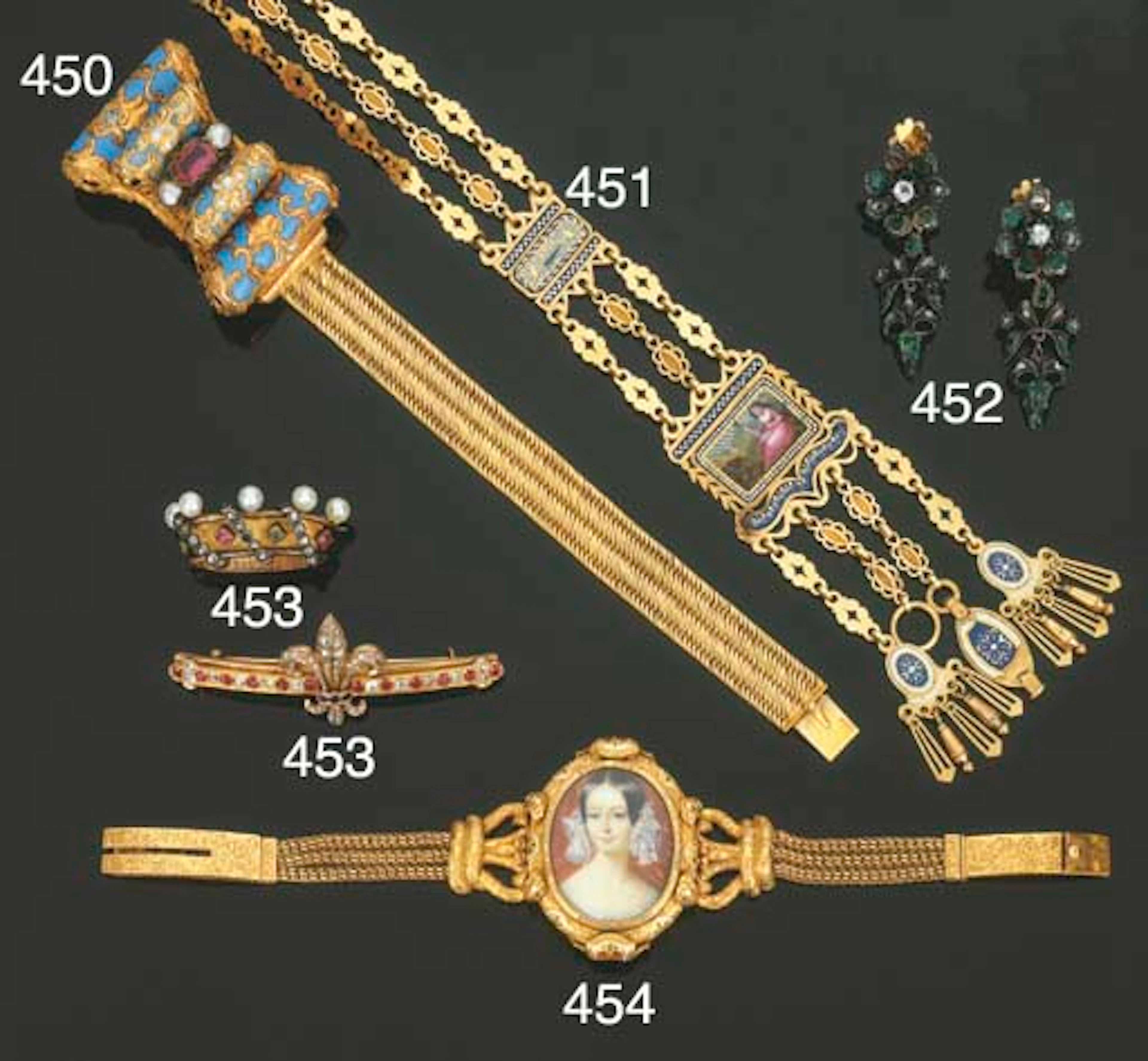 Tre antichi bracciali in oro e smalti