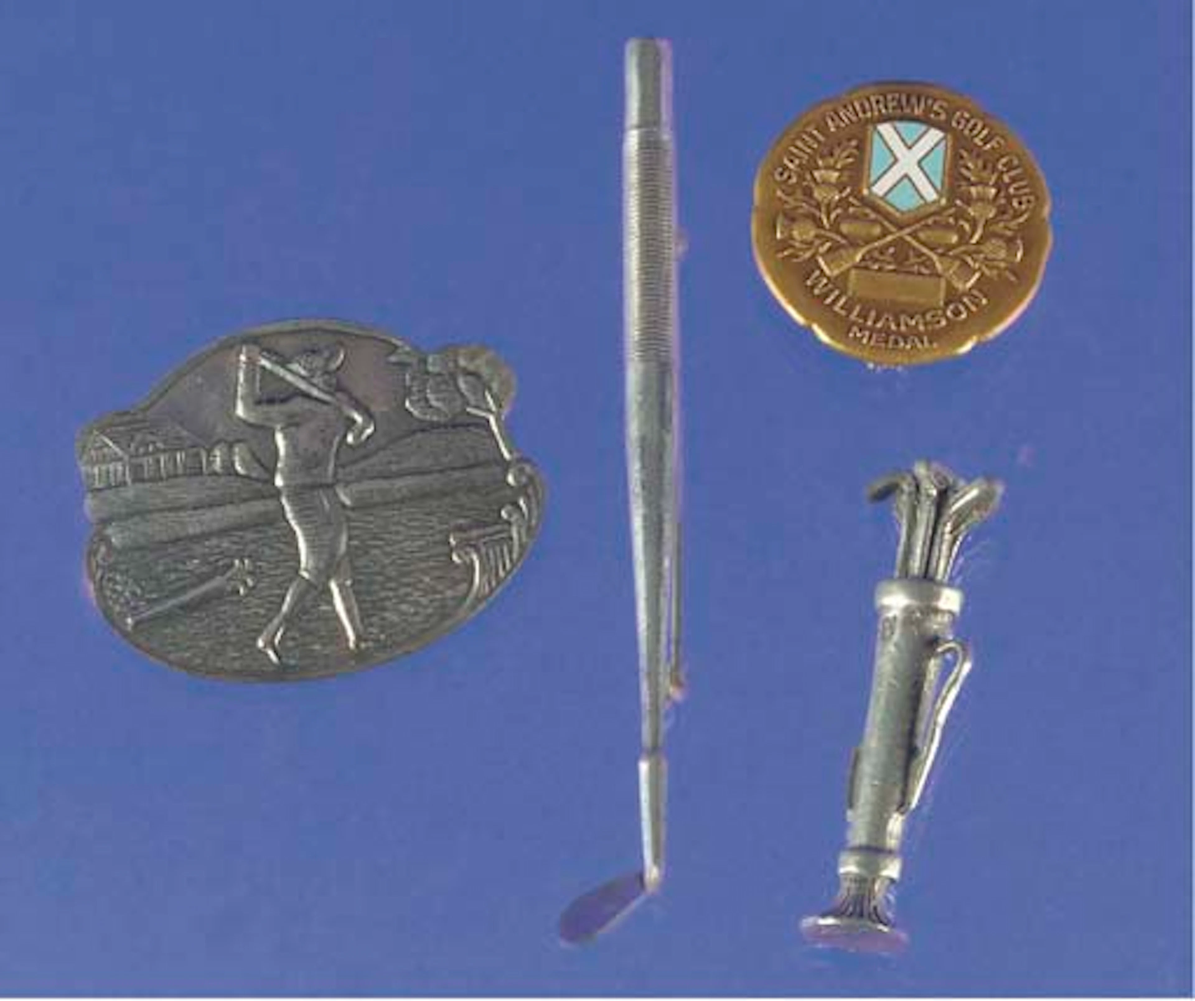 A SILVER BROOCH MODELLED AS A GOLF CLUB